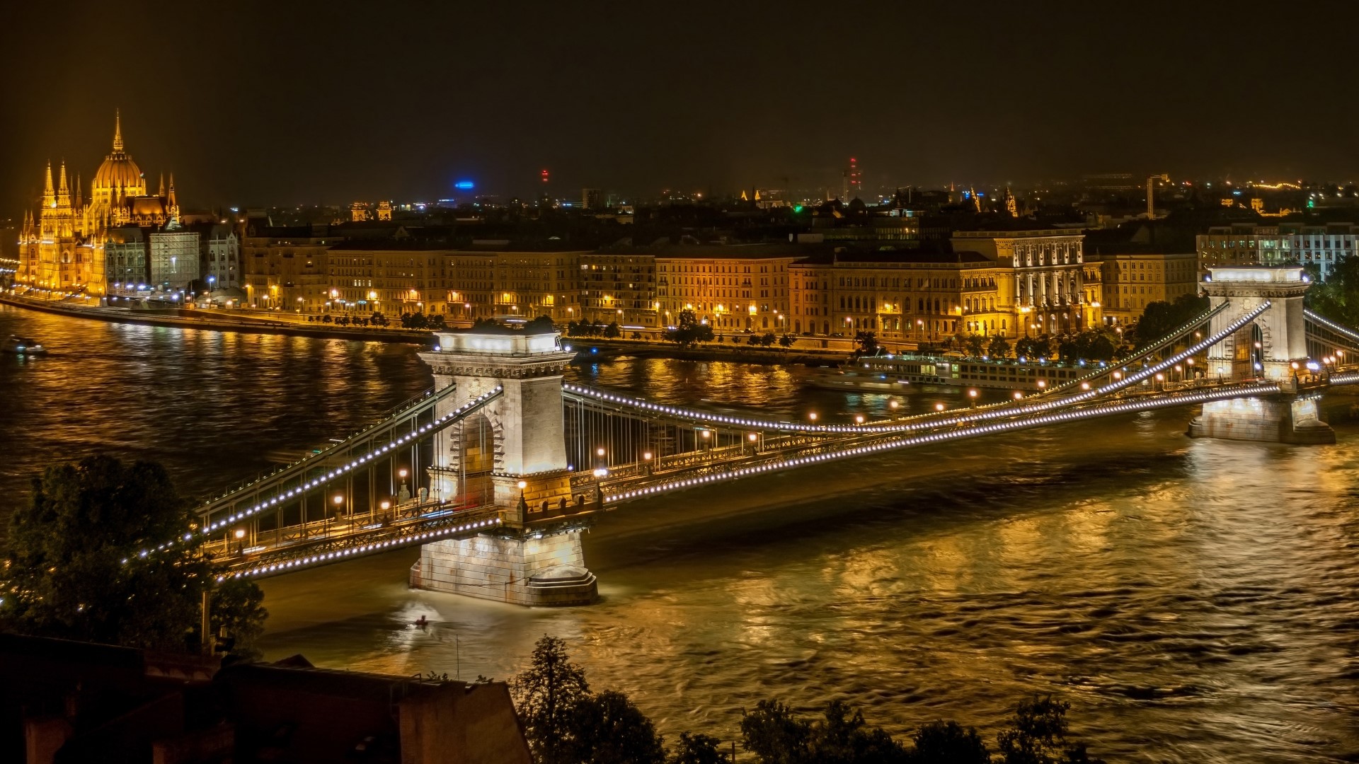 Chain Bridge and Parliament Building at Night in Budapest HD Wallpaper