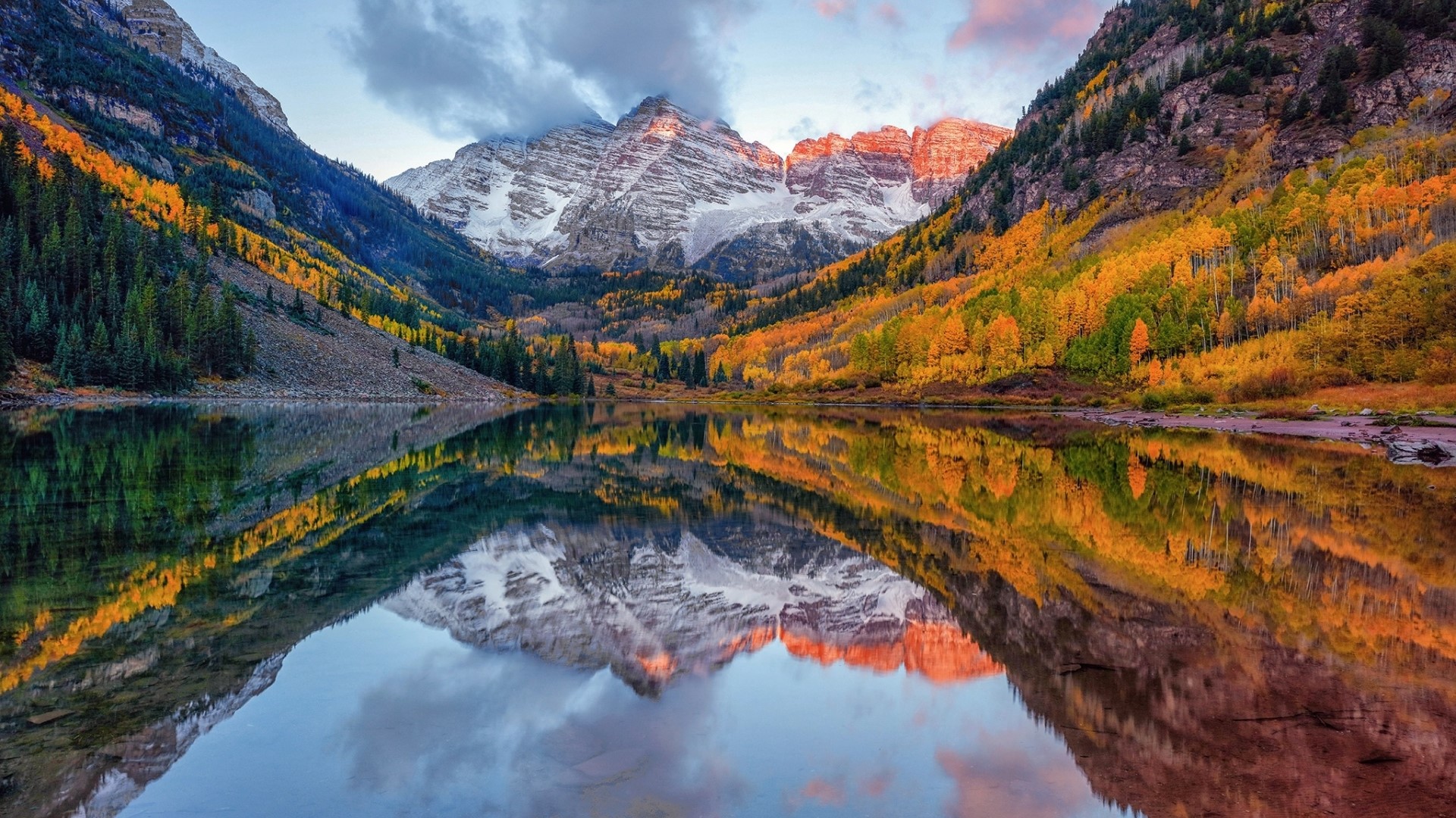 Maroon Bells mountains reflected in lake during autumn HD Wallpaper