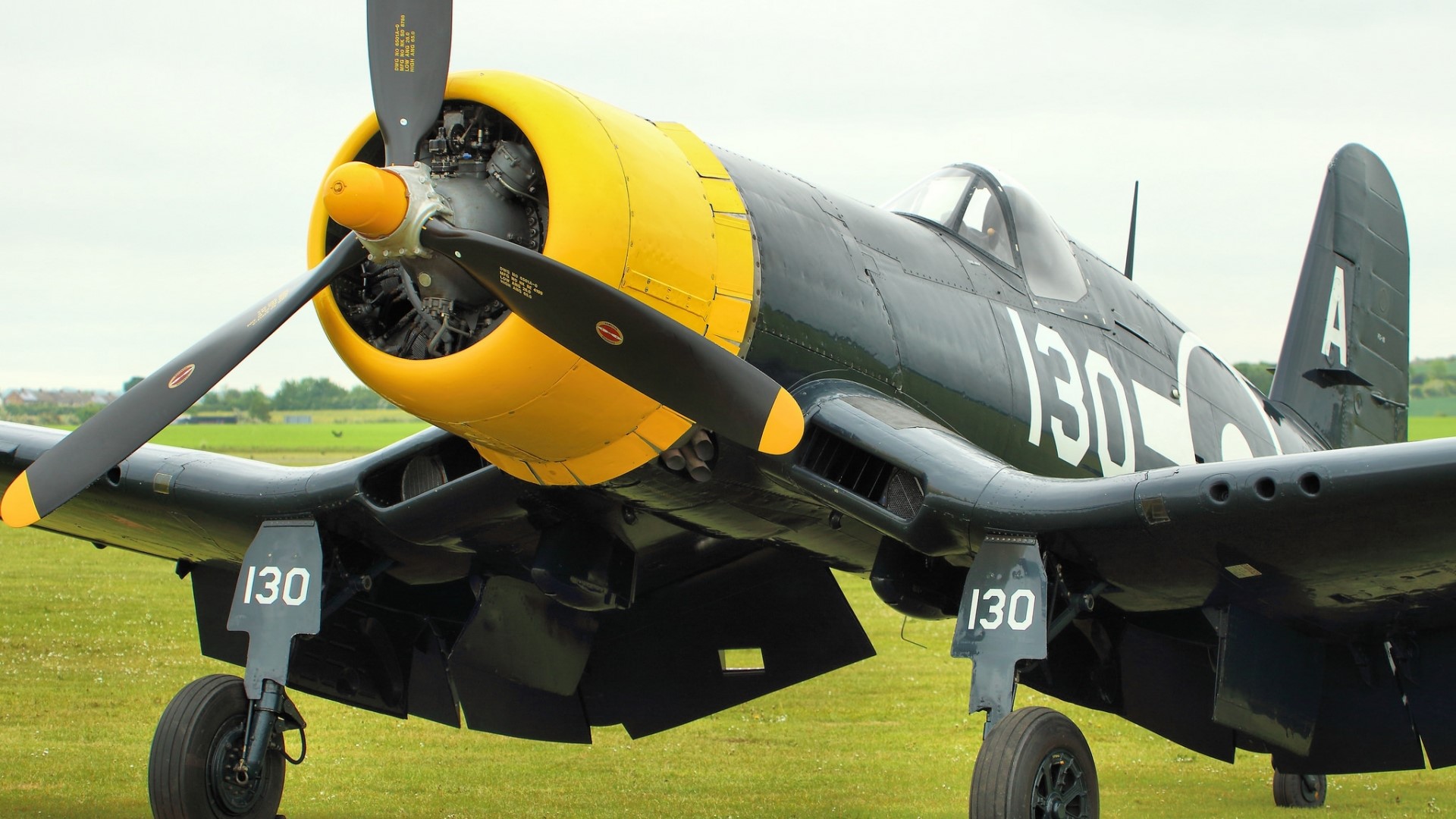Vought F4U Corsair airplane with markings '130 A' HD Wallpaper