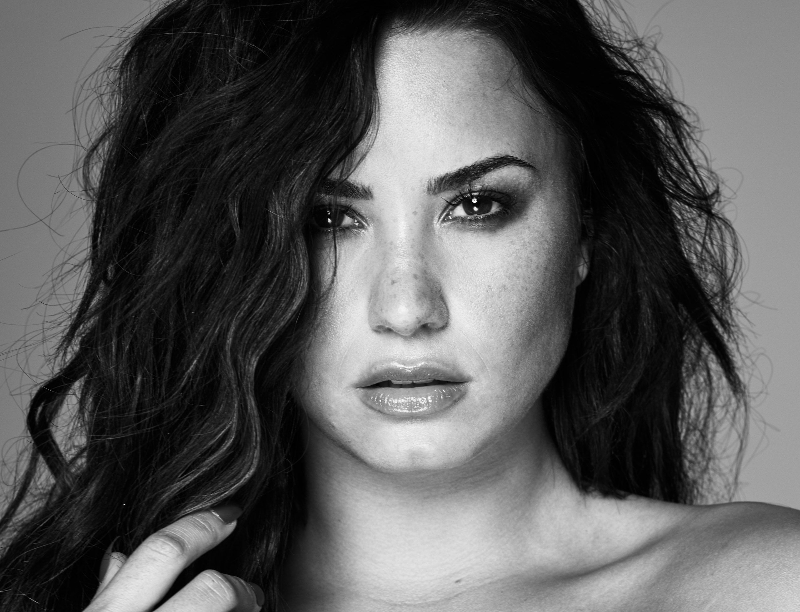 Demi Lovato HD Wallpaper