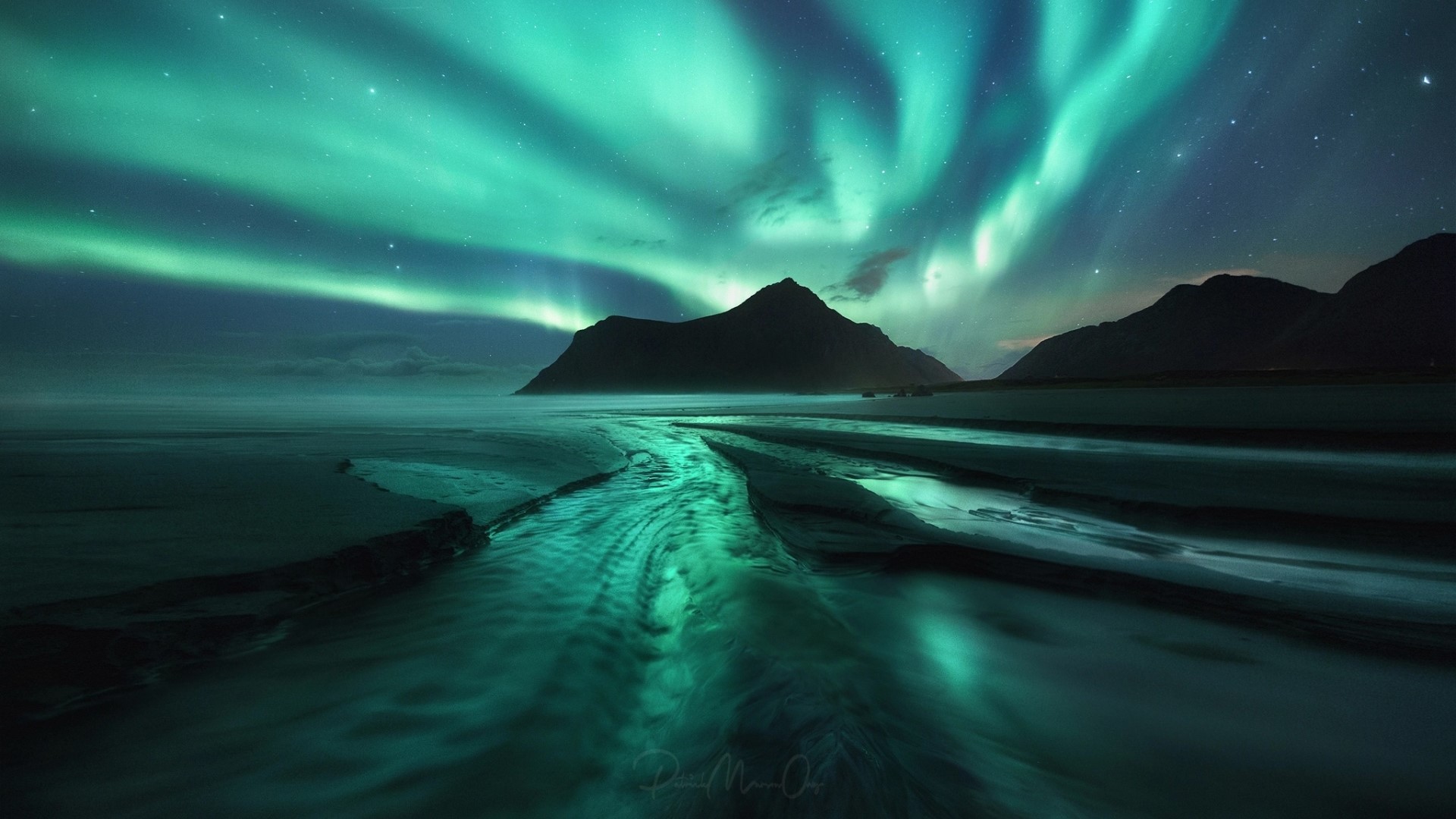 Aurora Borealis over a beach with mountains HD Wallpaper