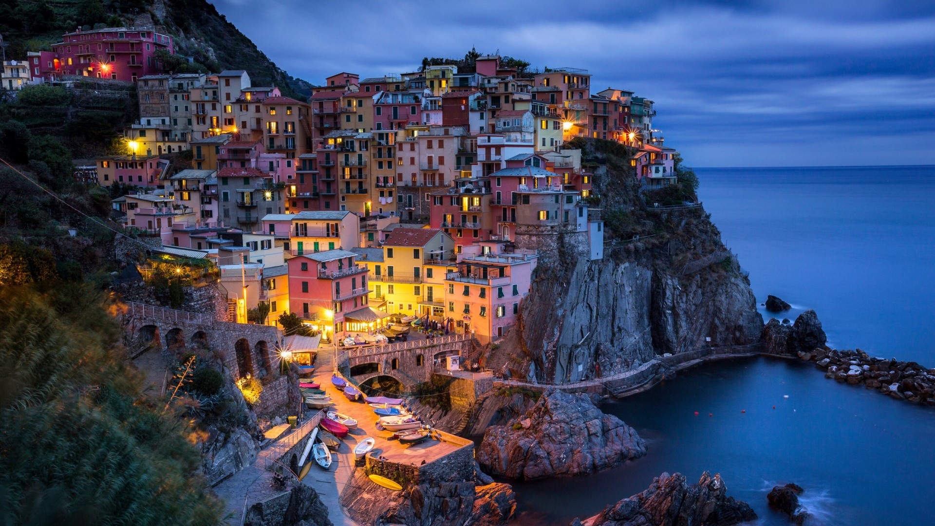 Manarola, Italy at dusk HD Wallpaper