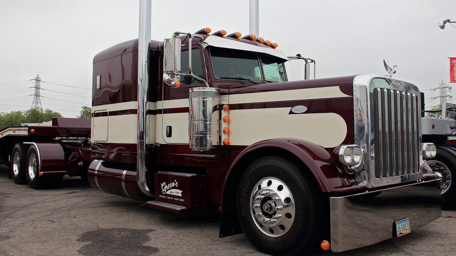 Peterbilt 379 Semi-Truck with Trailer HD Wallpaper
