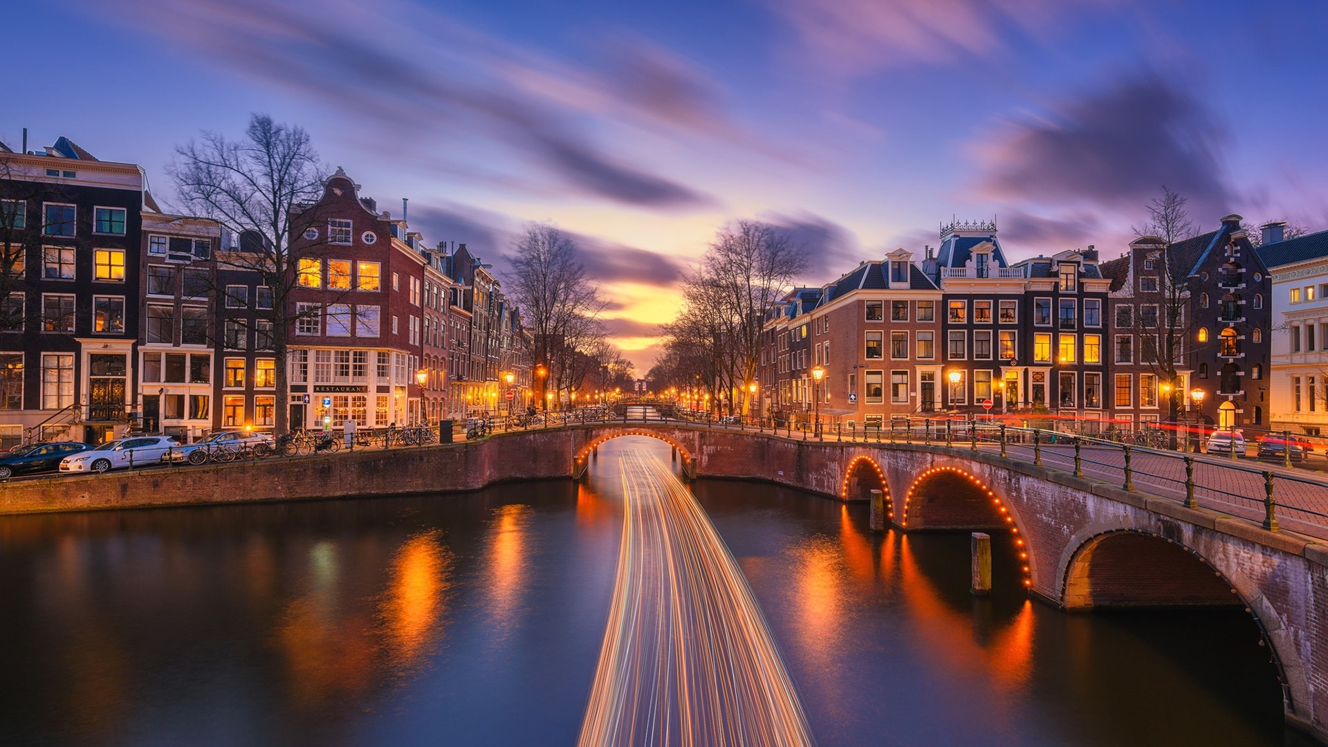 Amsterdam canals and bridges at dusk HD Wallpaper