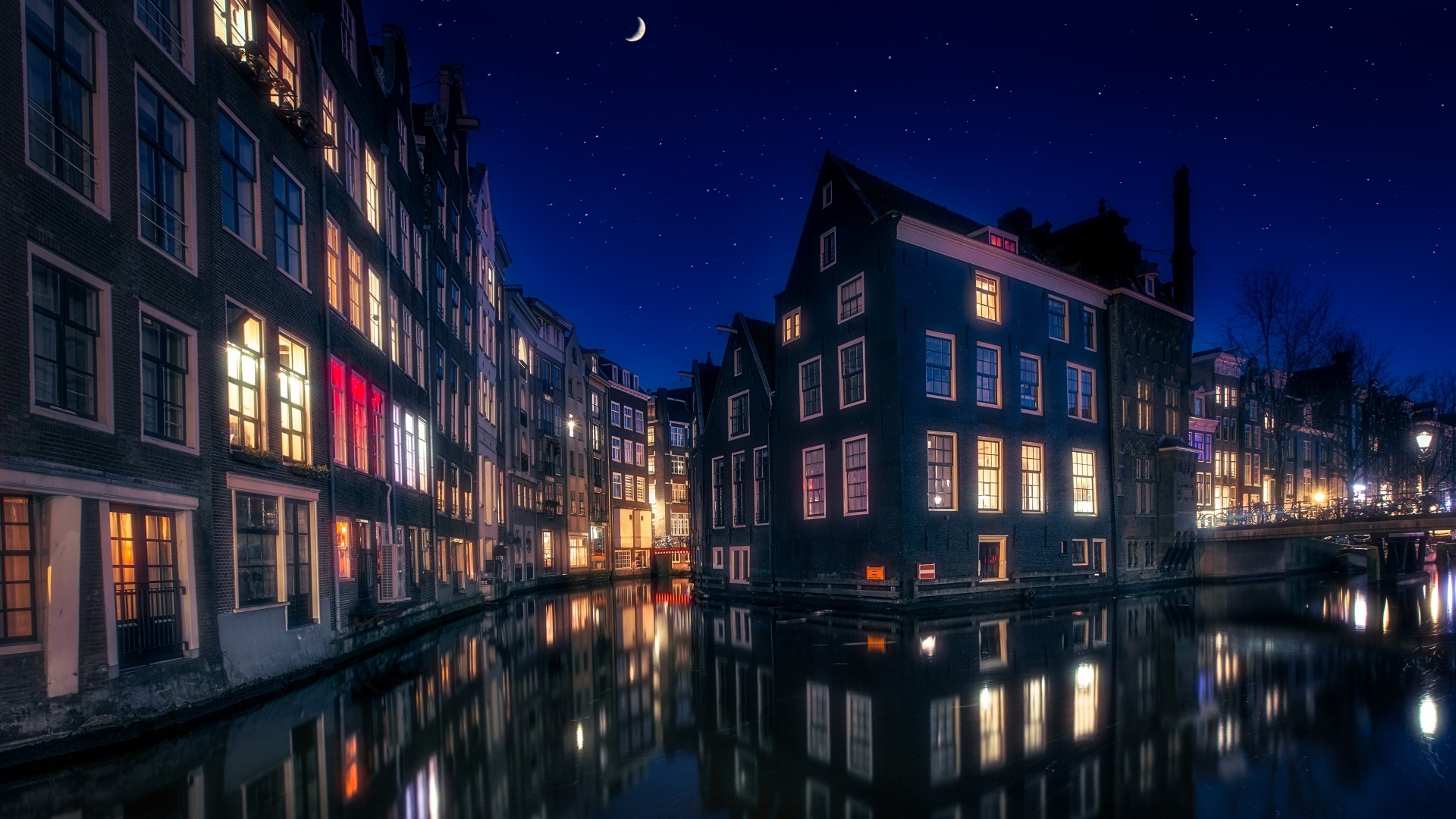 Amsterdam canal at night with crescent moon HD Wallpaper