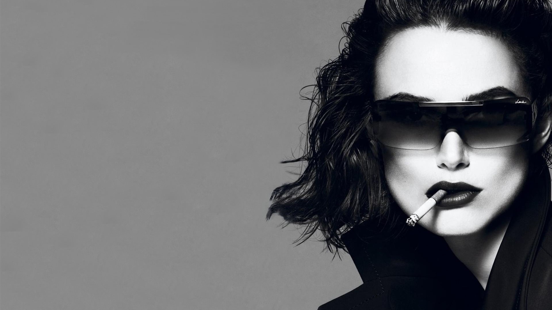 Keira Knightley wearing sunglasses and smoking HD Wallpaper