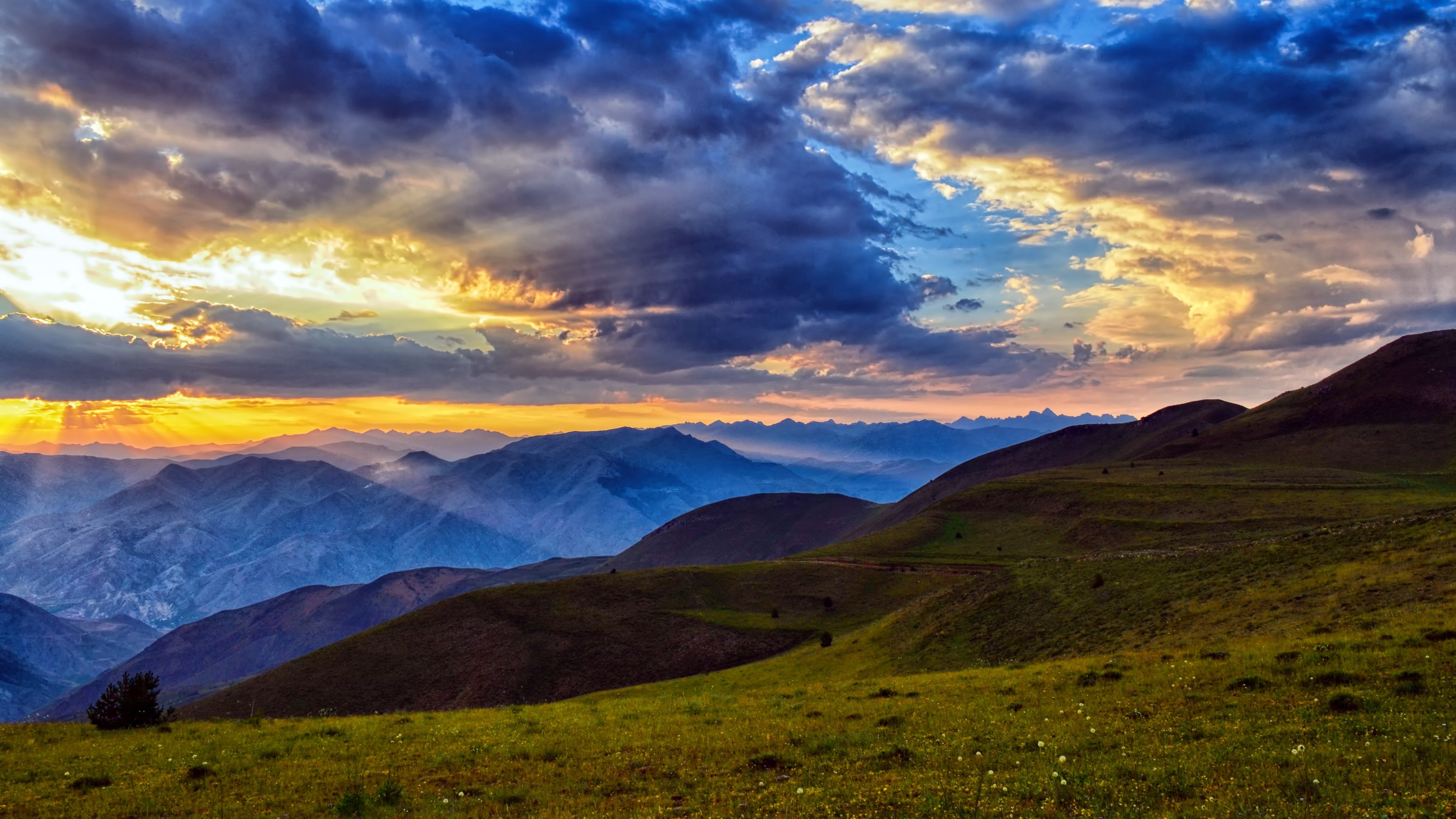 4K Mountains at Sunset HD Wallpaper