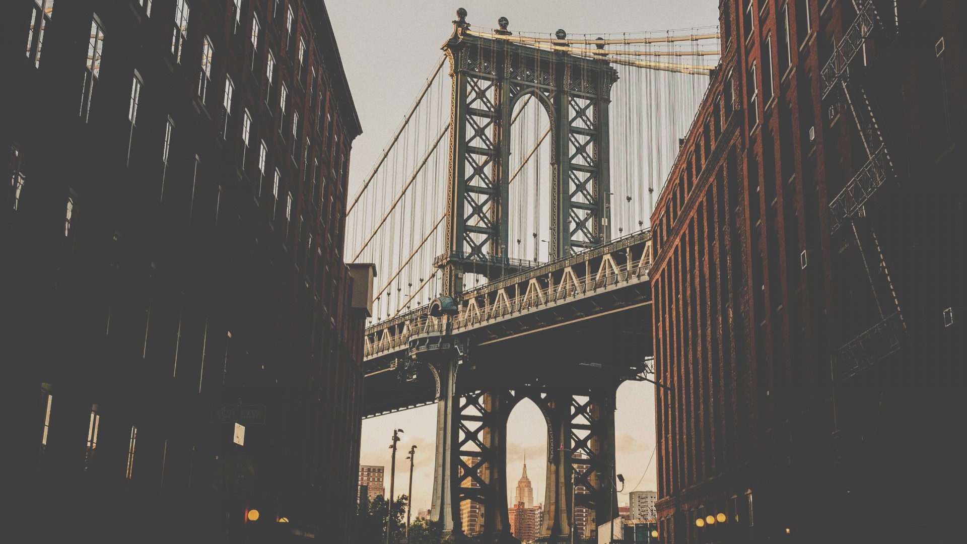 Manhattan Bridge and buildings in New York City HD Wallpaper
