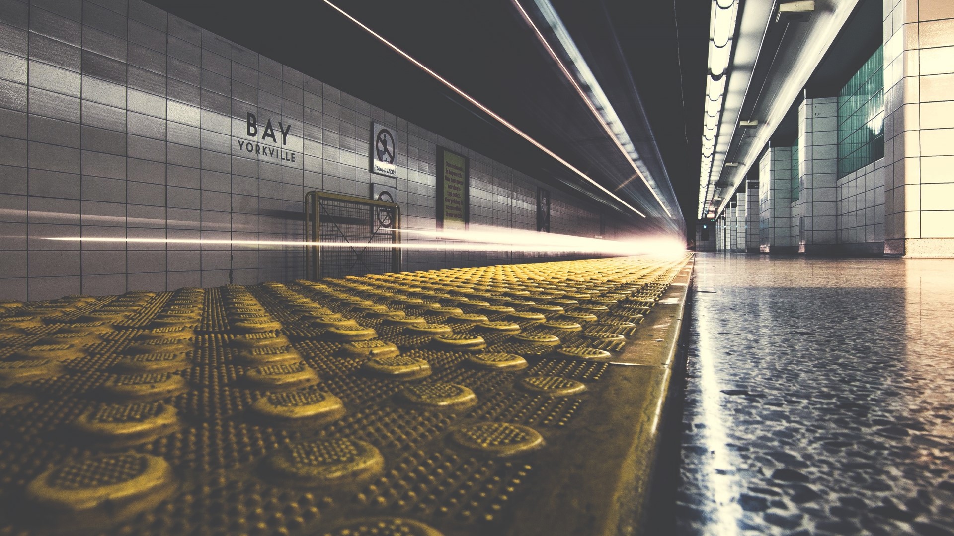 Bay Yorkville Subway Station Platform HD Wallpaper