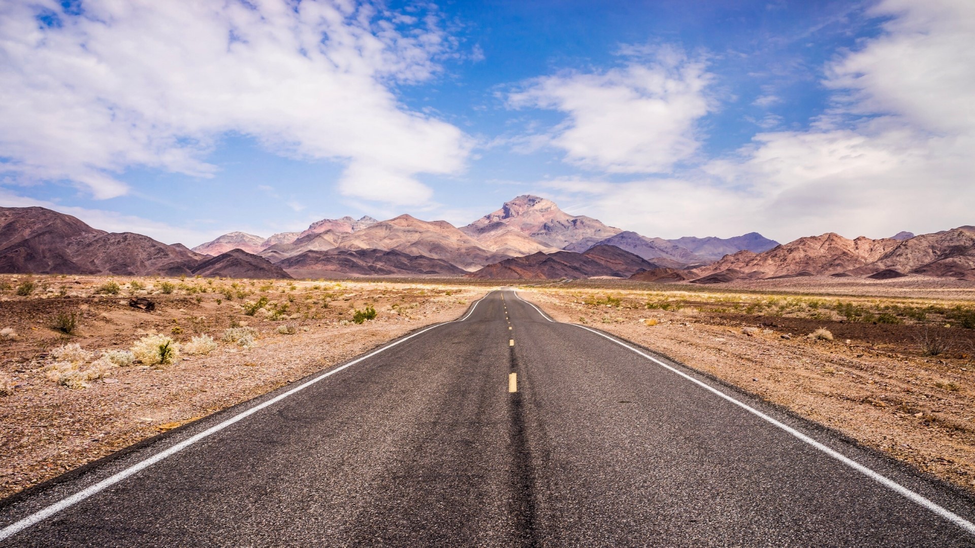 Road leading to mountains in California, USA HD Wallpaper