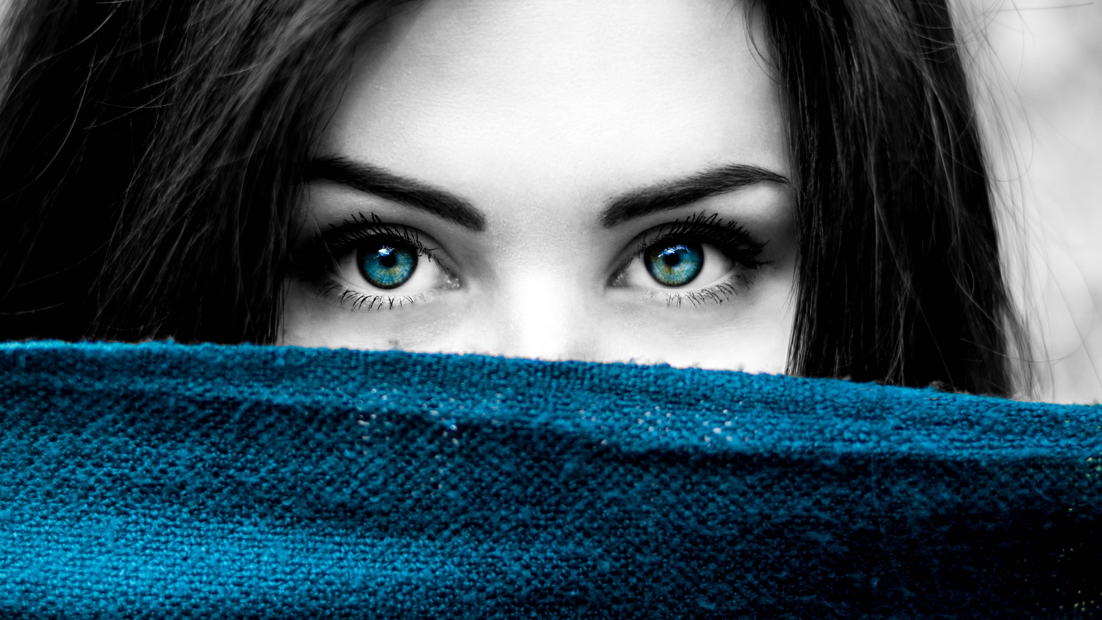 Close-up of a woman's blue eyes HD Wallpaper