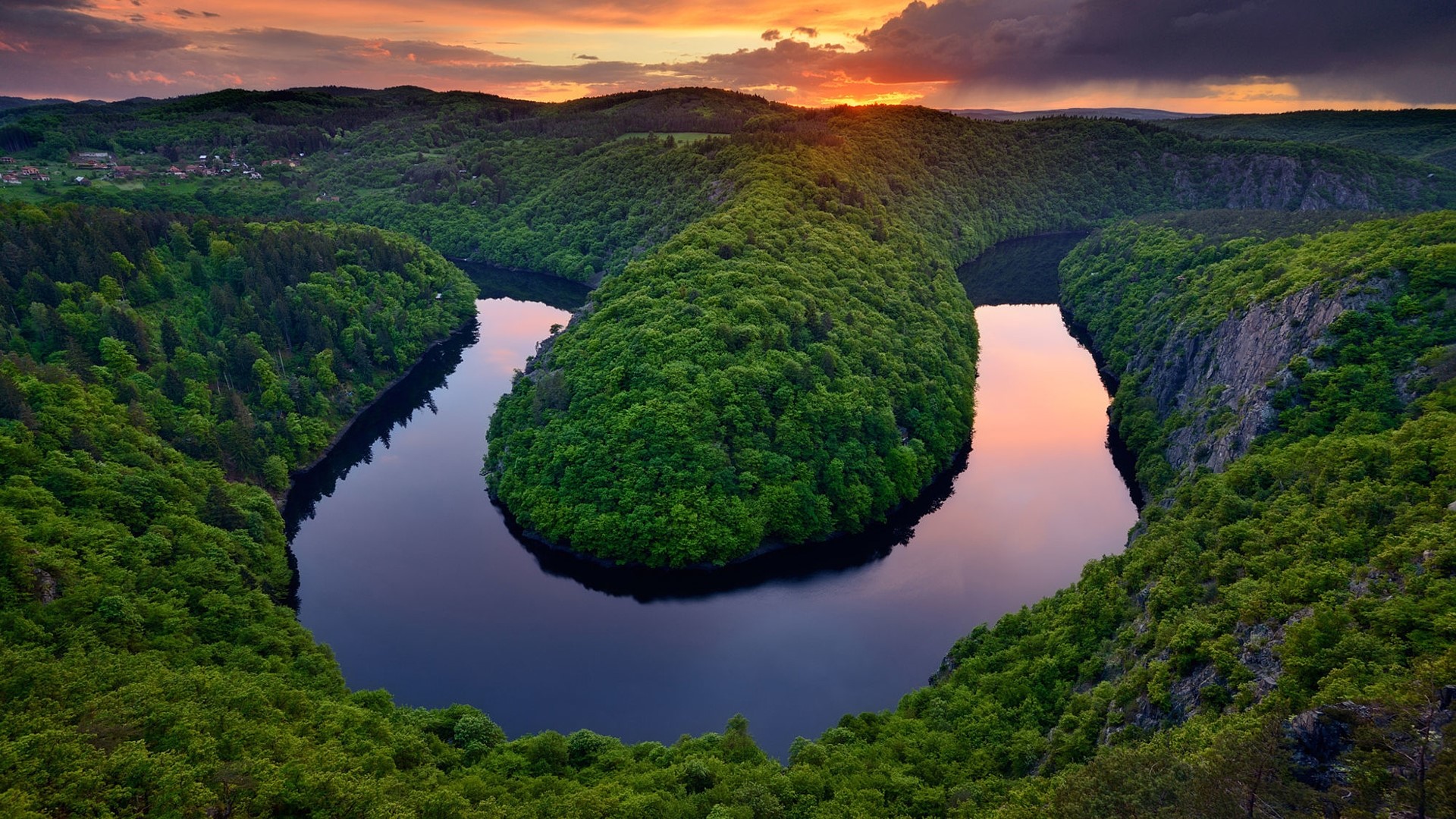 Horseshoe Bend River in Bohemia, Czech Republic HD Wallpaper