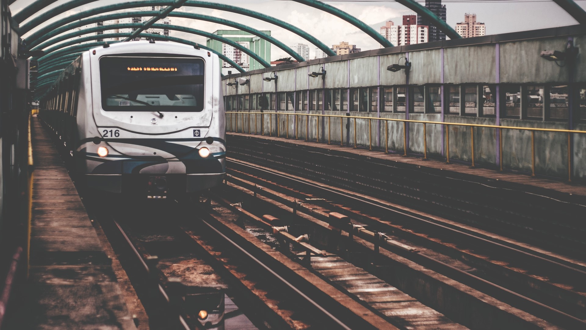 Subway Train 216 on Elevated Tracks HD Wallpaper