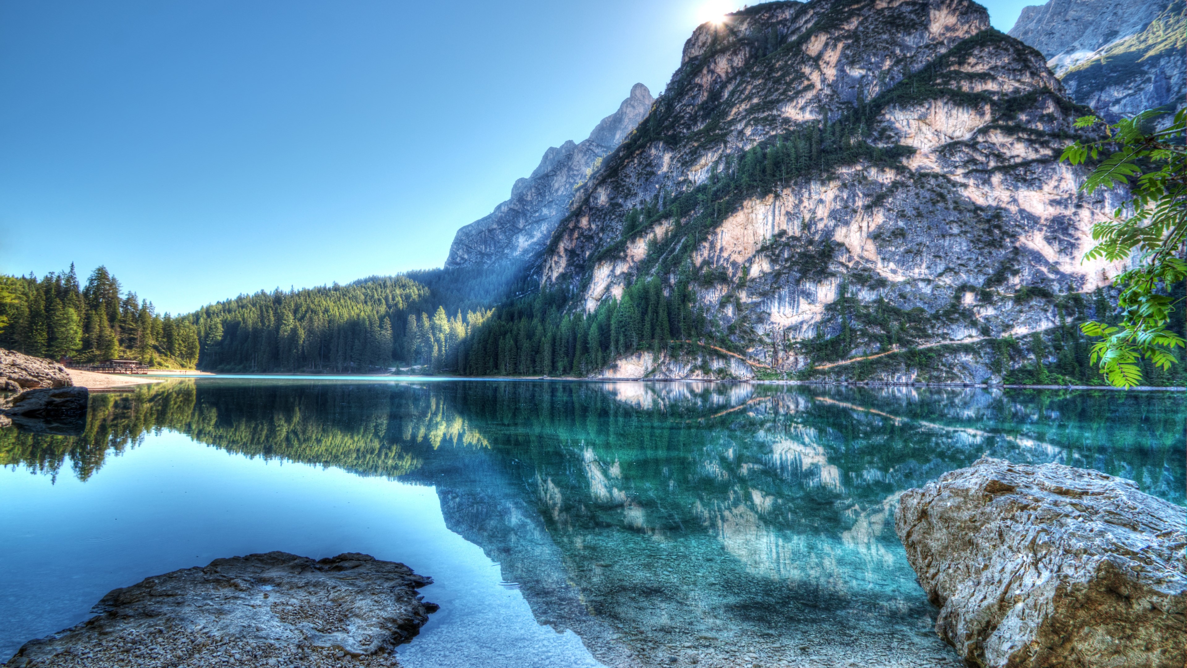 4K Mountains Reflecting in a Lake HD Wallpaper