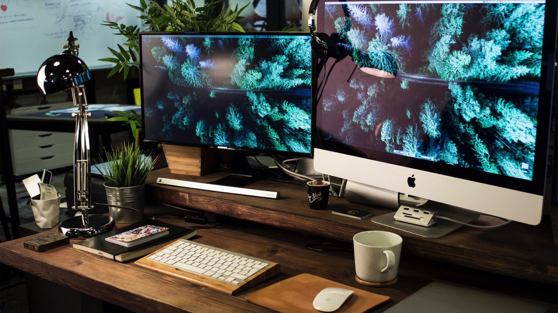 Office workspace with dual monitors and desk lamp HD Wallpaper
