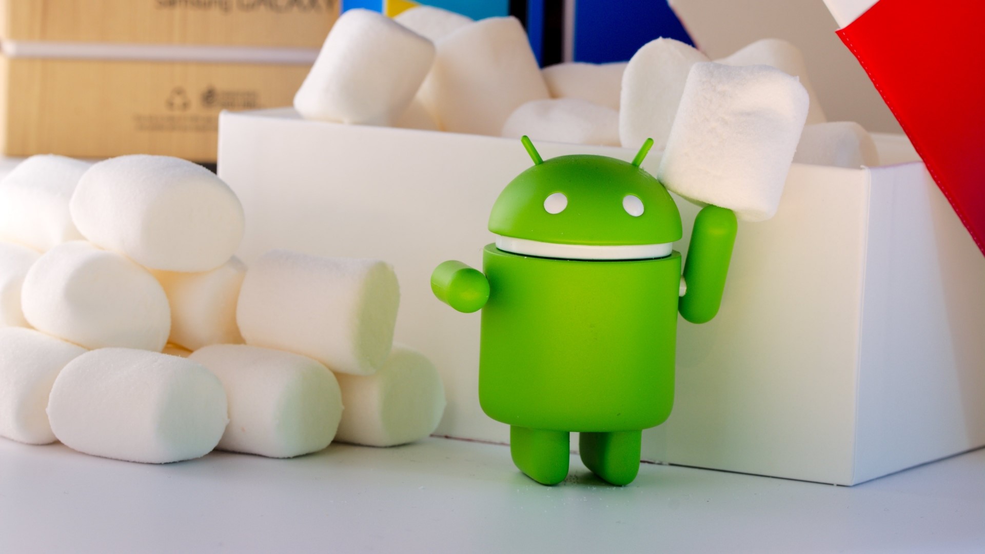 Android figurine with marshmallows HD Wallpaper