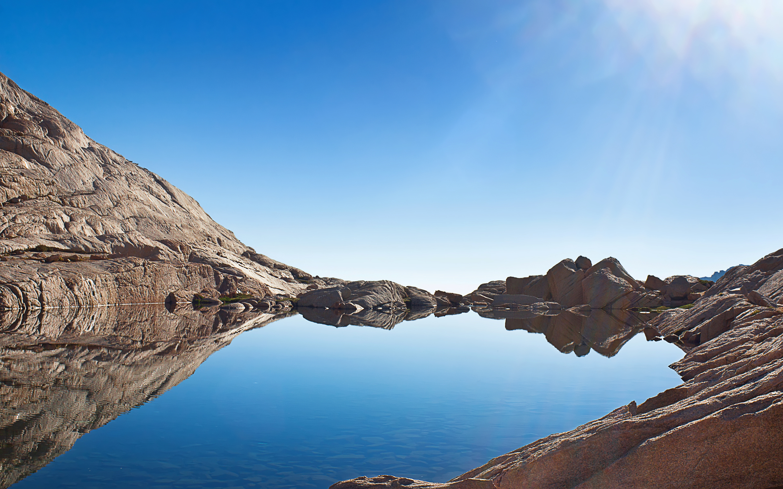 Lake reflecting Mount Whitney under a blue sky HD Wallpaper