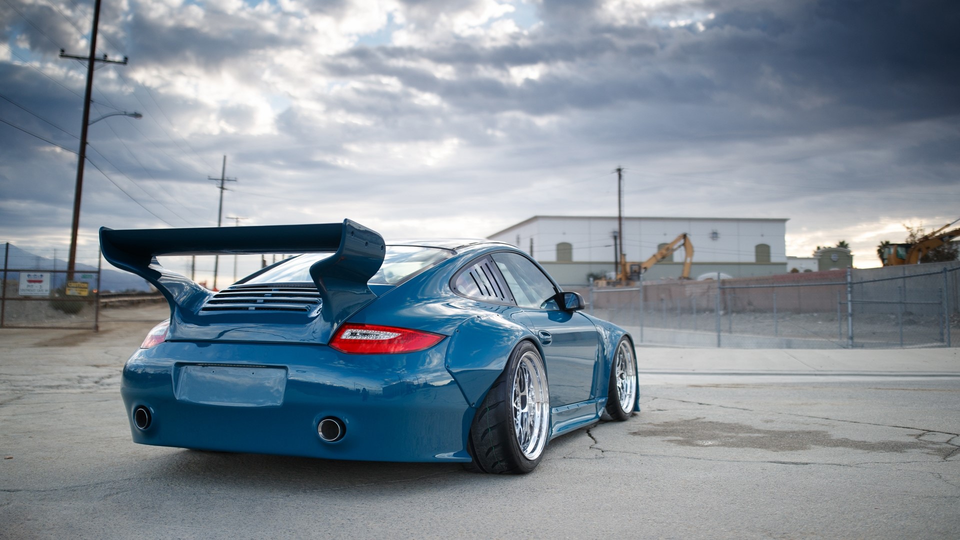 Blue Porsche 997 with large rear spoiler HD Wallpaper