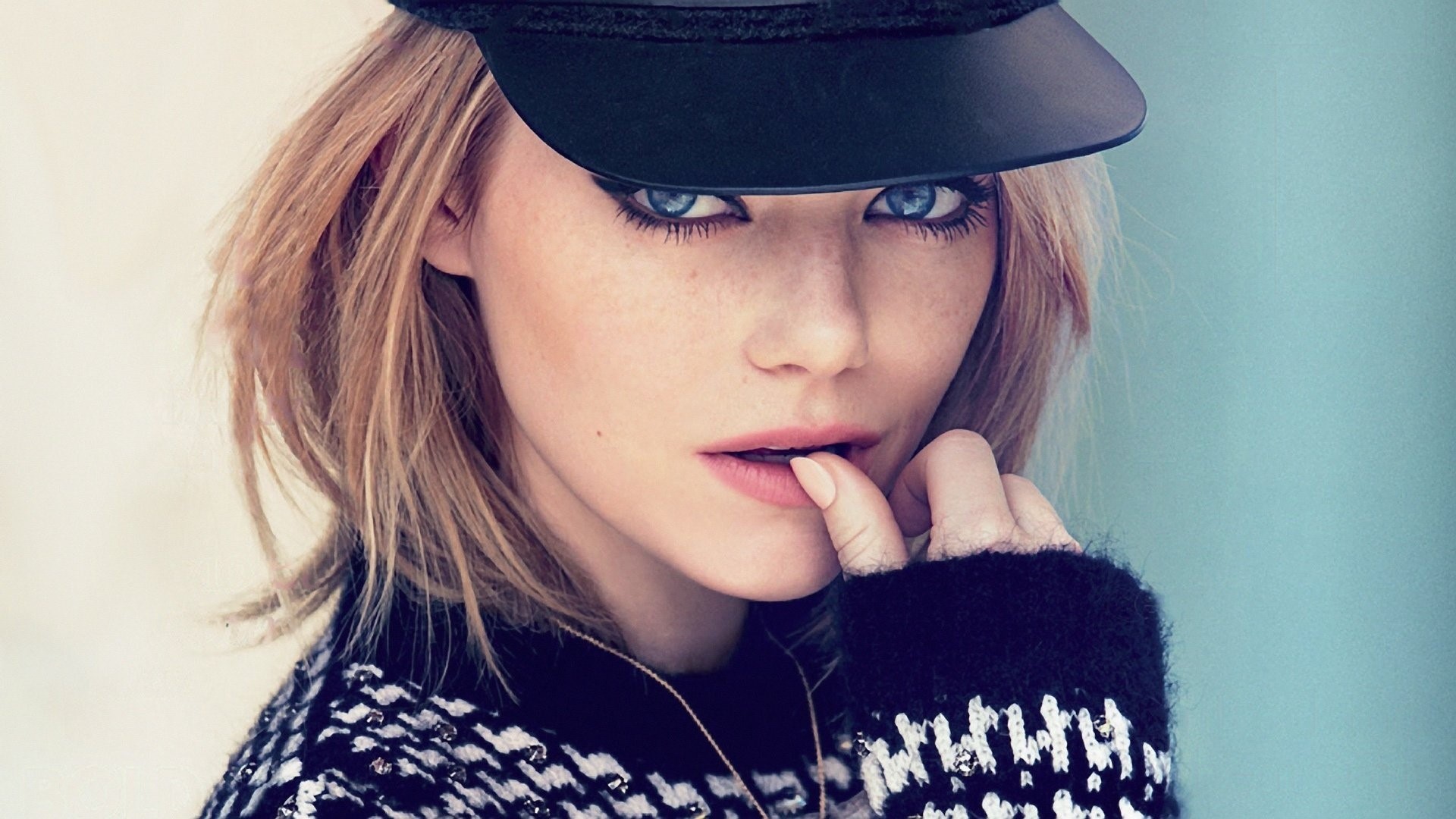 Emma Stone wearing a black cap and sweater HD Wallpaper