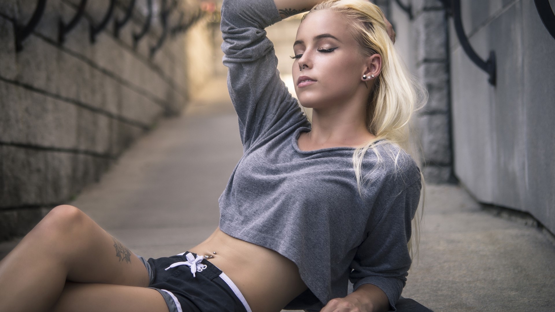 Woman in crop top and shorts outdoors HD Wallpaper