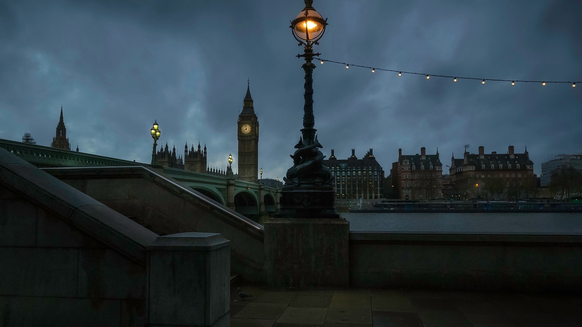 Big Ben and Westminster Palace at dusk HD Wallpaper