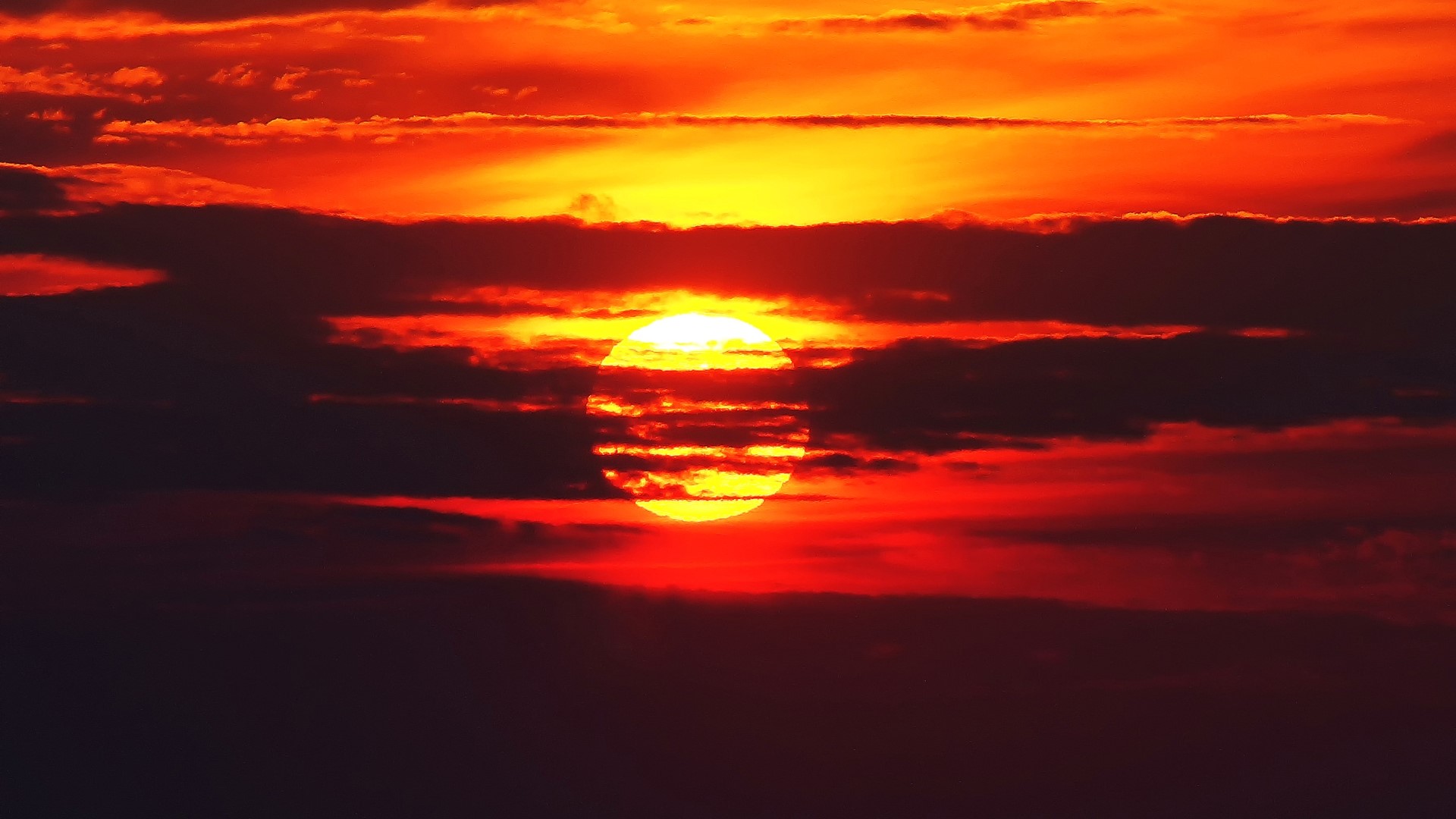 Sunset with dramatic clouds HD Wallpaper