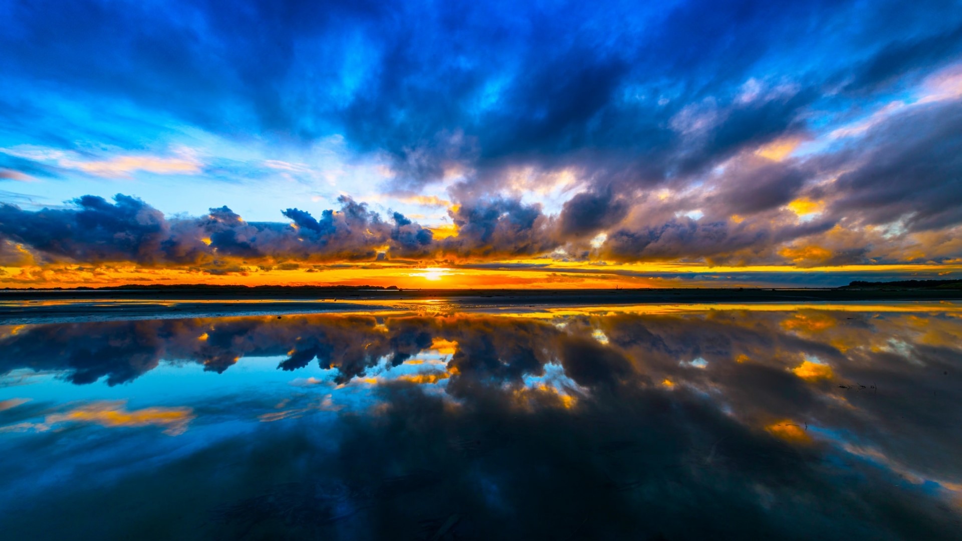 Sunset reflection over water HD Wallpaper