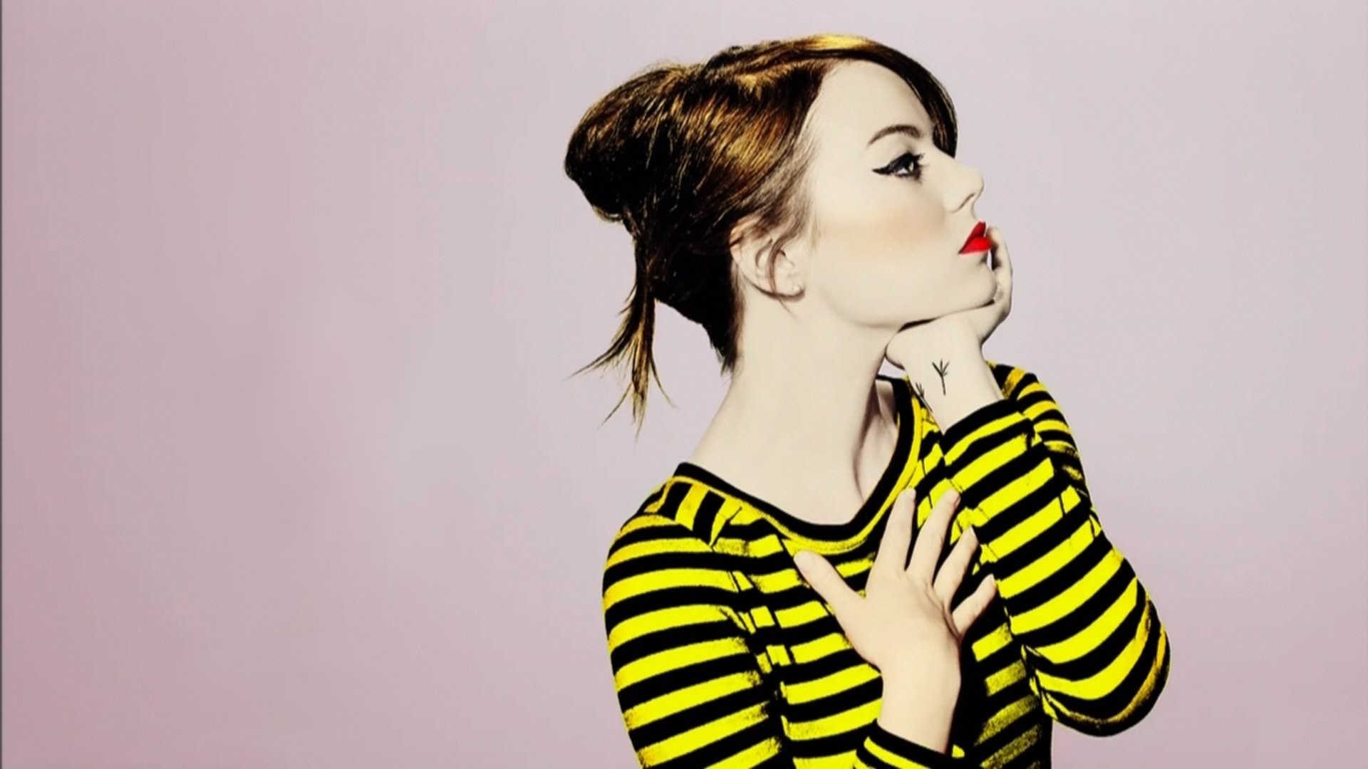 Emma Stone in yellow and black striped shirt HD Wallpaper
