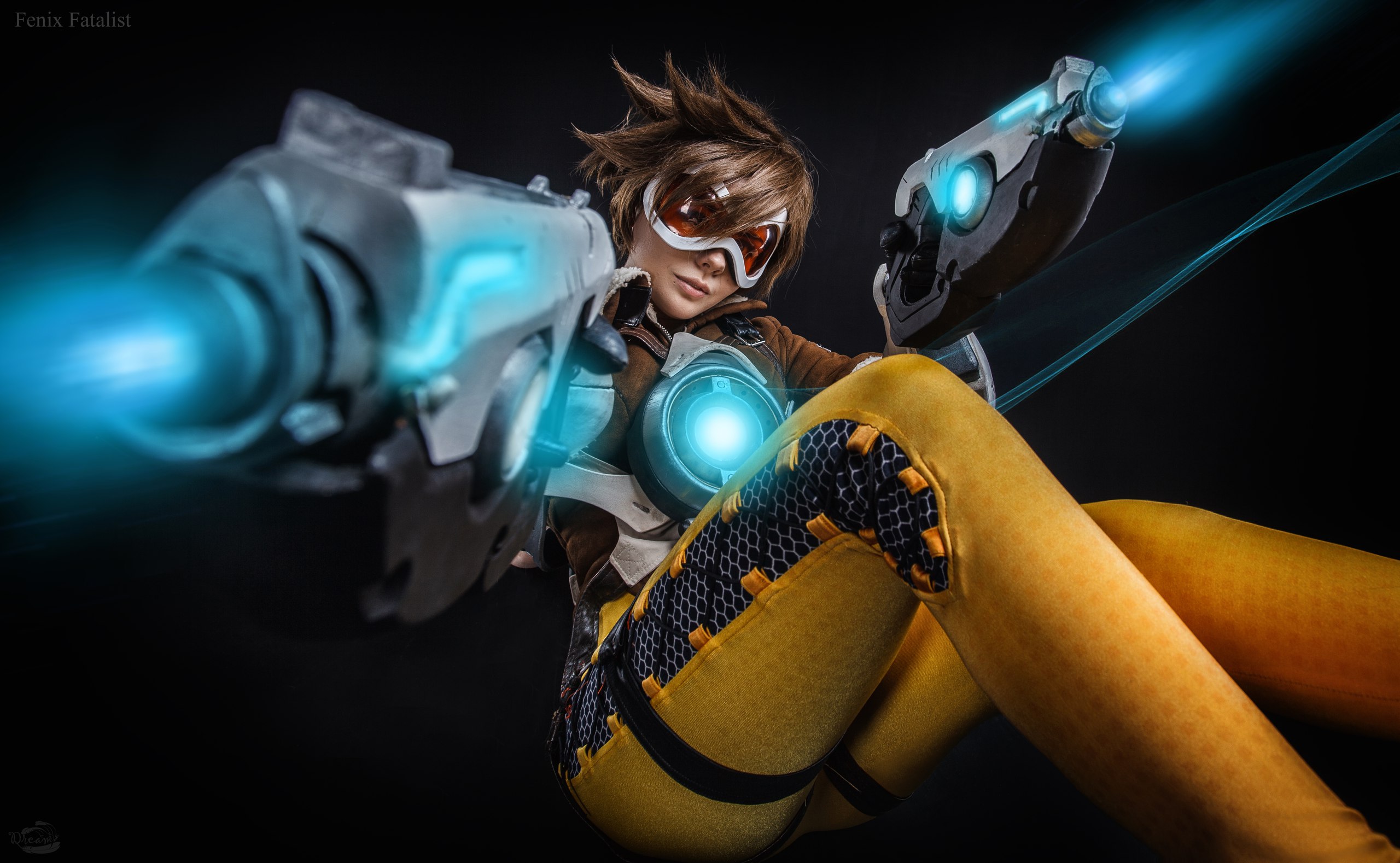 Tracer from Overwatch Cosplay HD Wallpaper