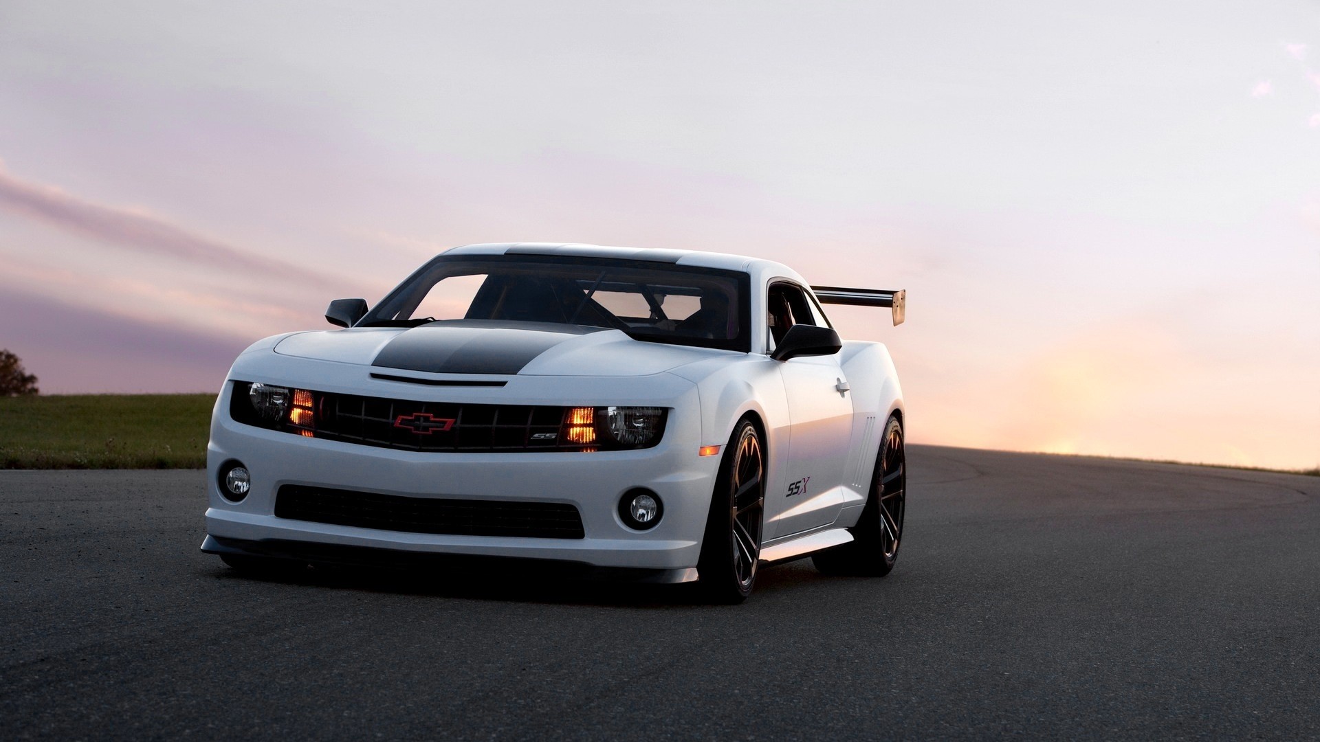 White Chevrolet Camaro SS with Spoiler HD Wallpaper