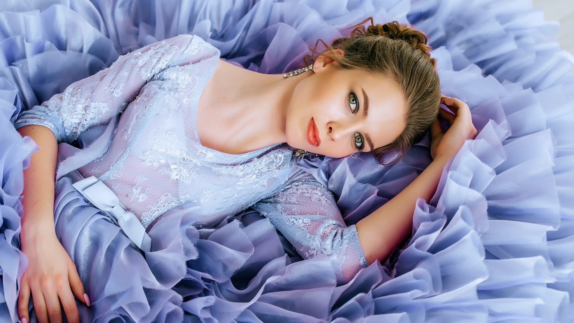 Girl in a flowing purple dress HD Wallpaper
