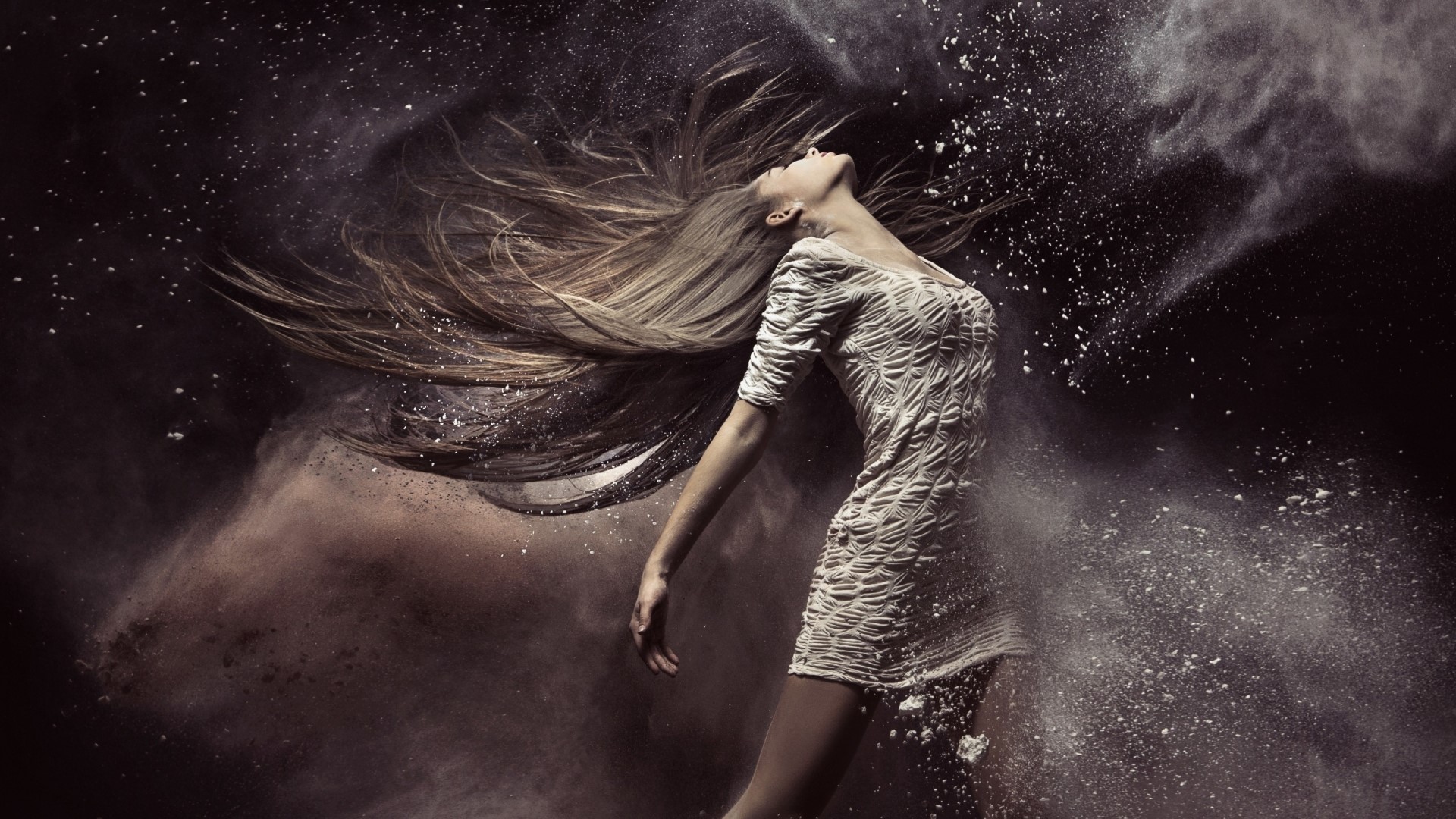 Woman dancing with powder HD Wallpaper