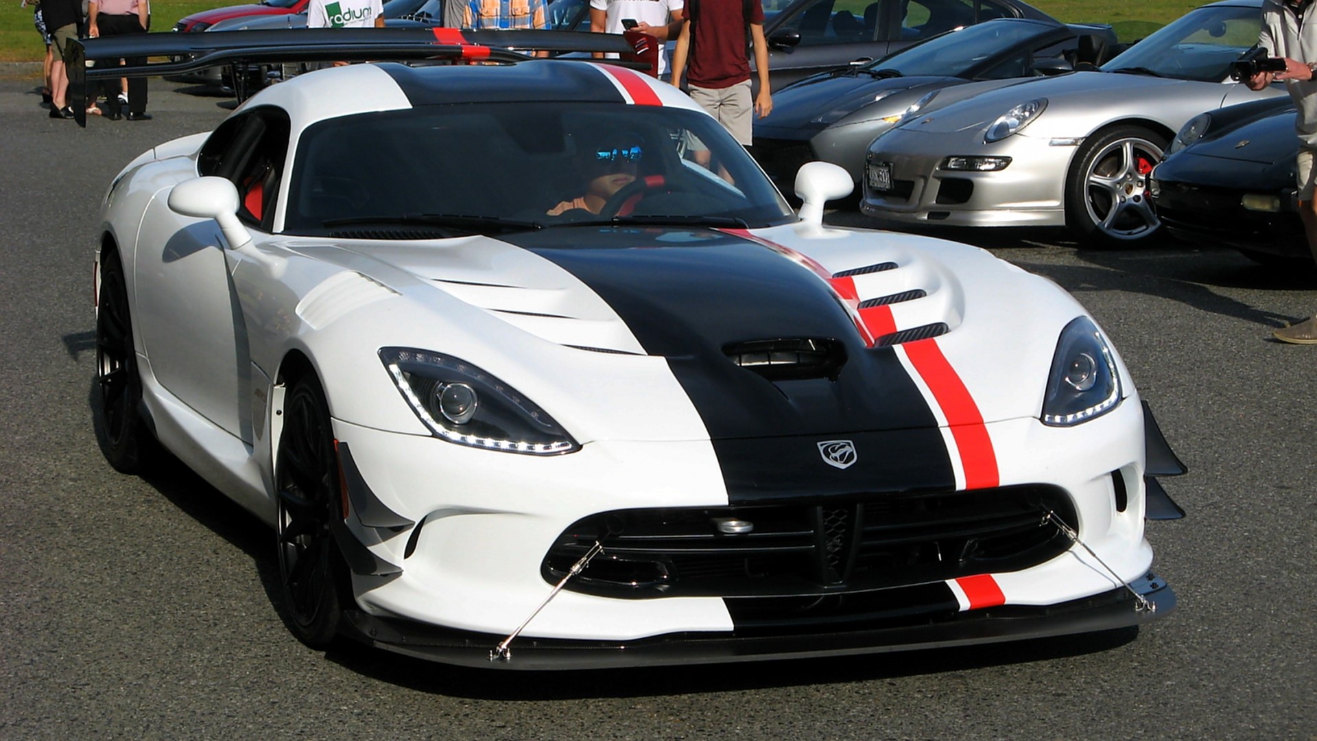 White and black Dodge Viper with racing stripes HD Wallpaper