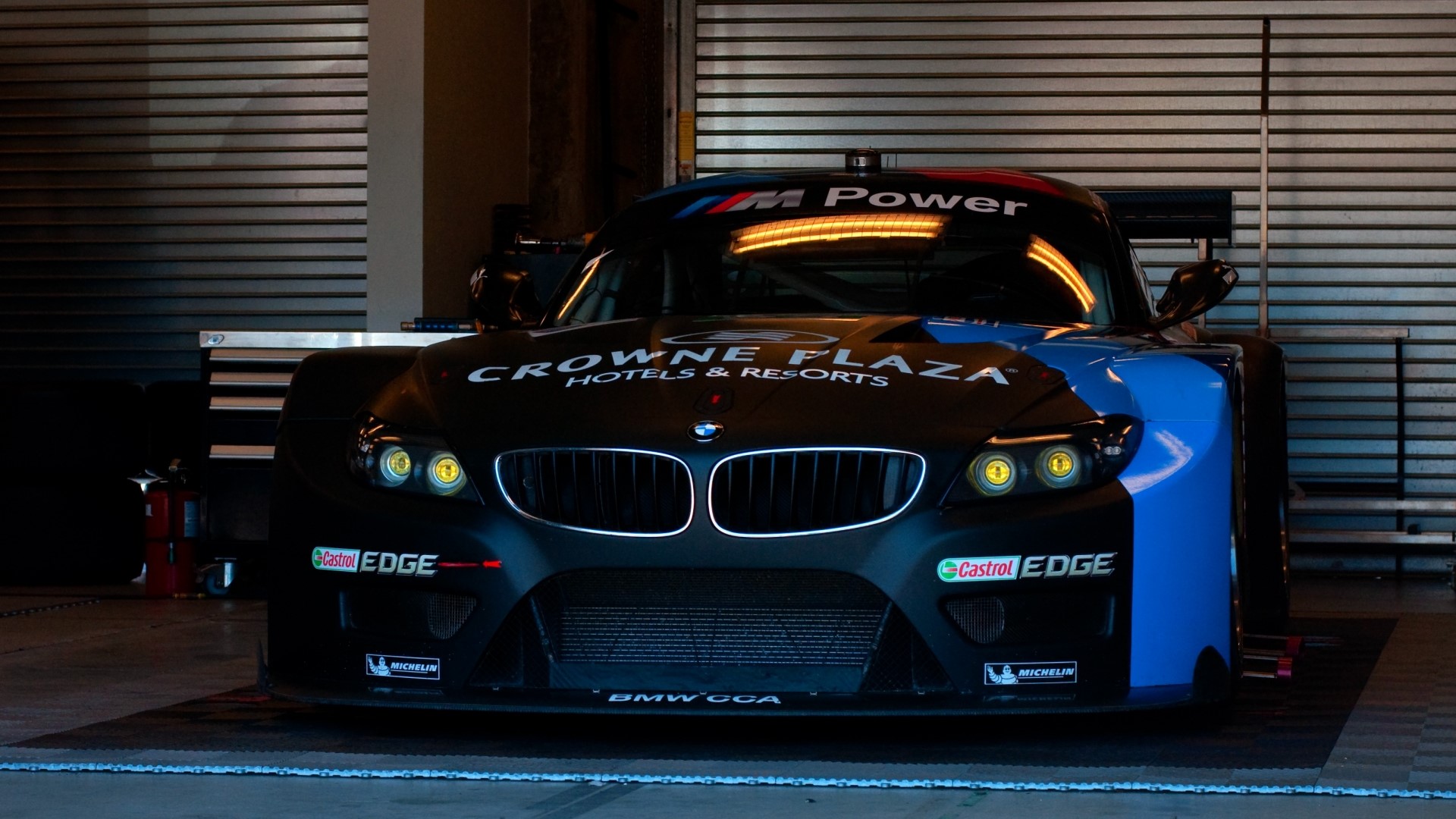 BMW M Power race car with Crowne Plaza livery HD Wallpaper