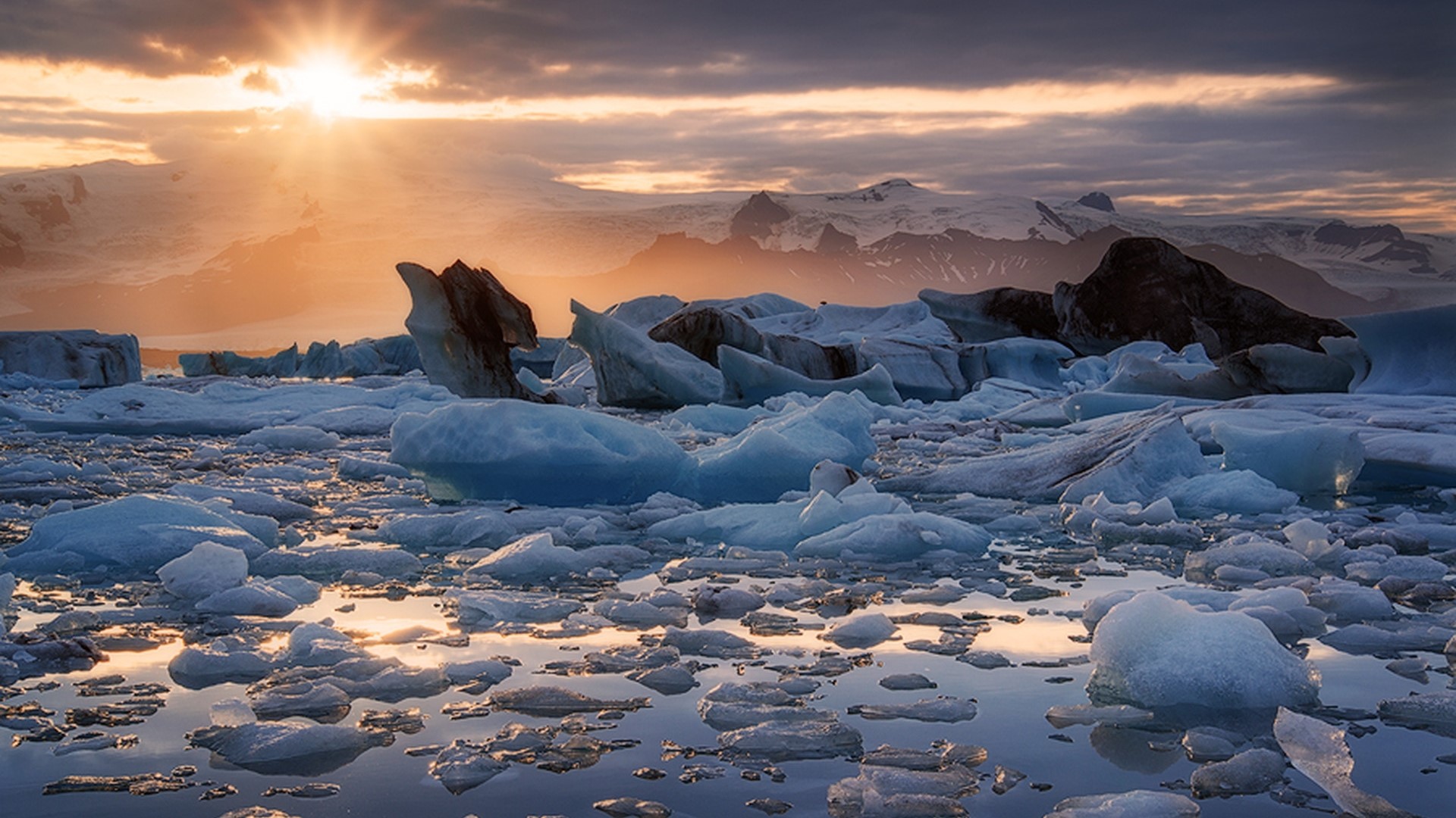 Icebergs floating in water at sunset HD Wallpaper