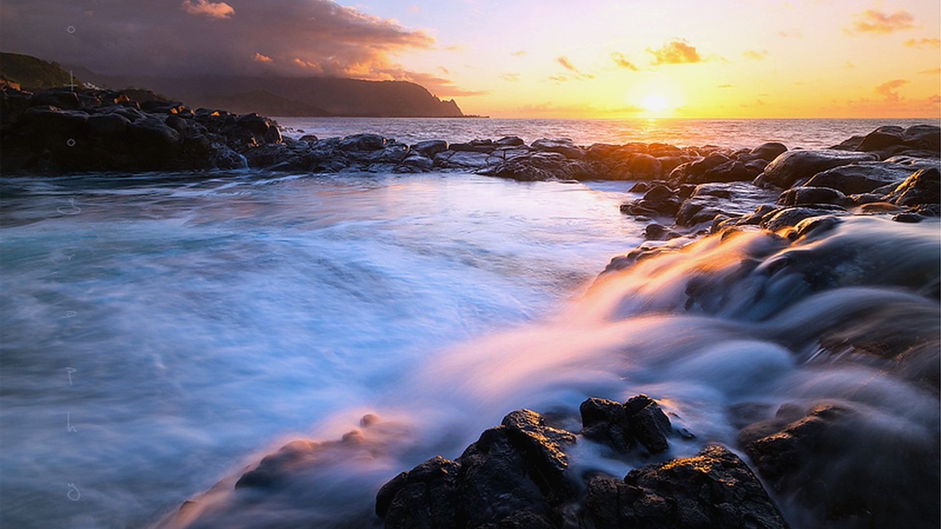 Ocean waves crashing on rocky shore at sunset HD Wallpaper