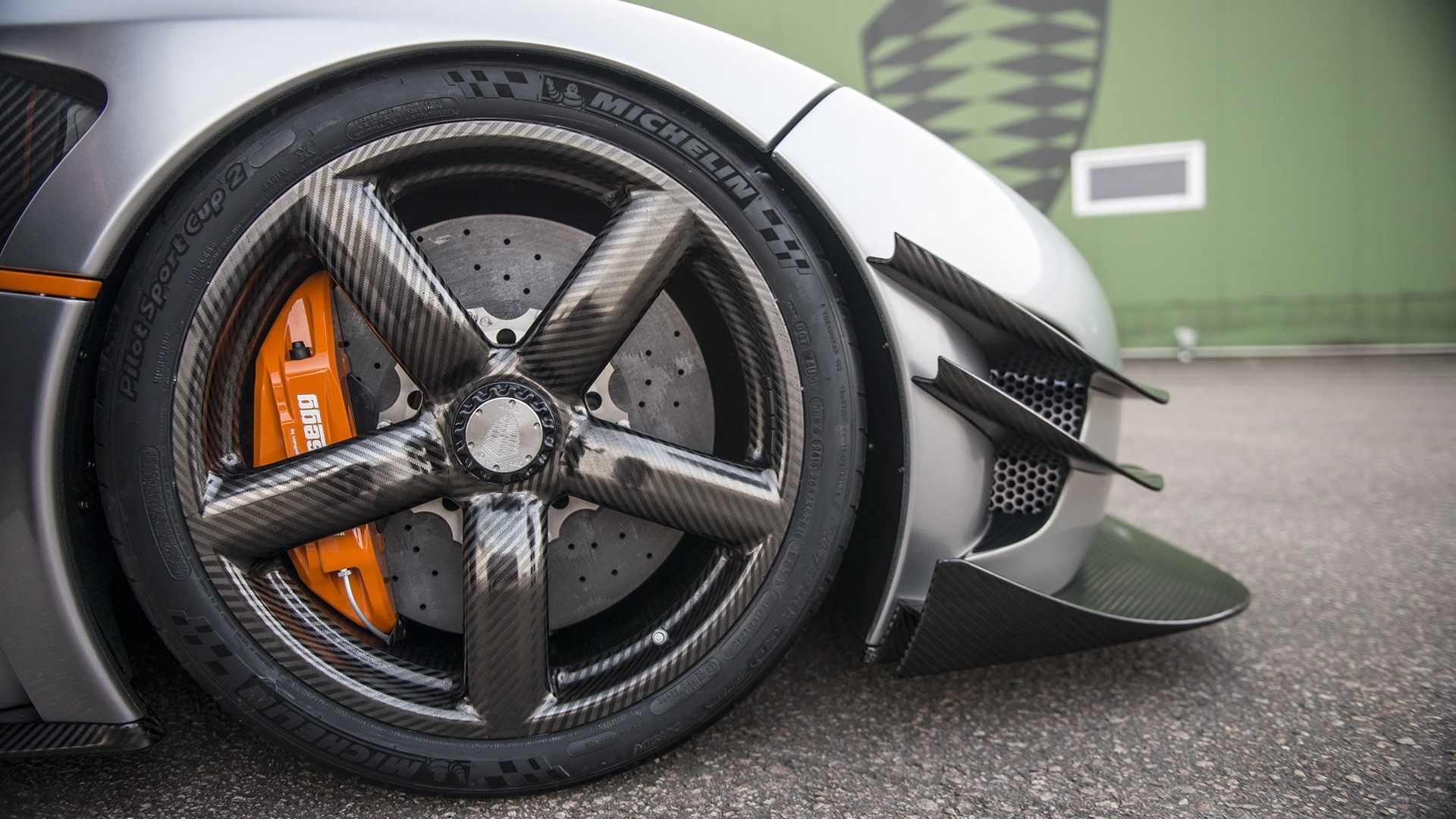 Koenigsegg car wheel and brake caliper HD Wallpaper