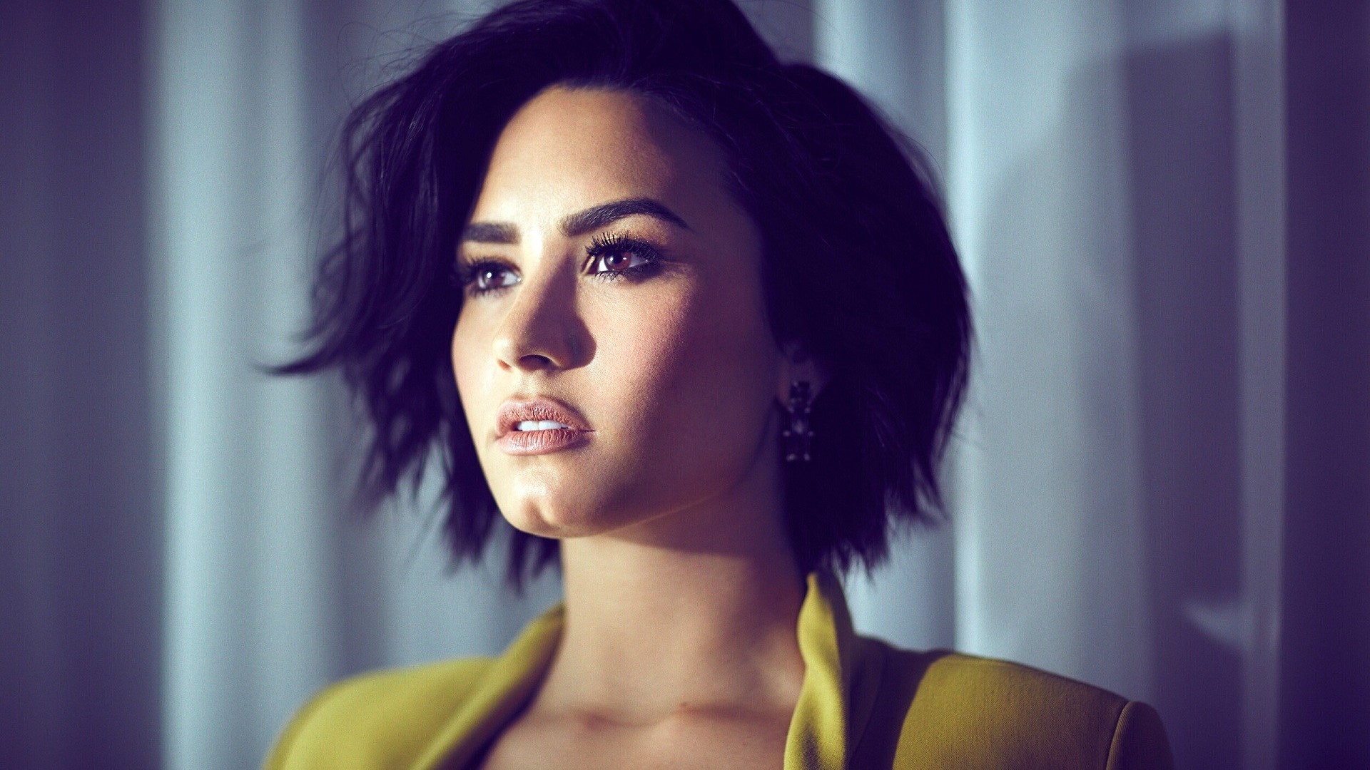 Demi Lovato HD Wallpaper
