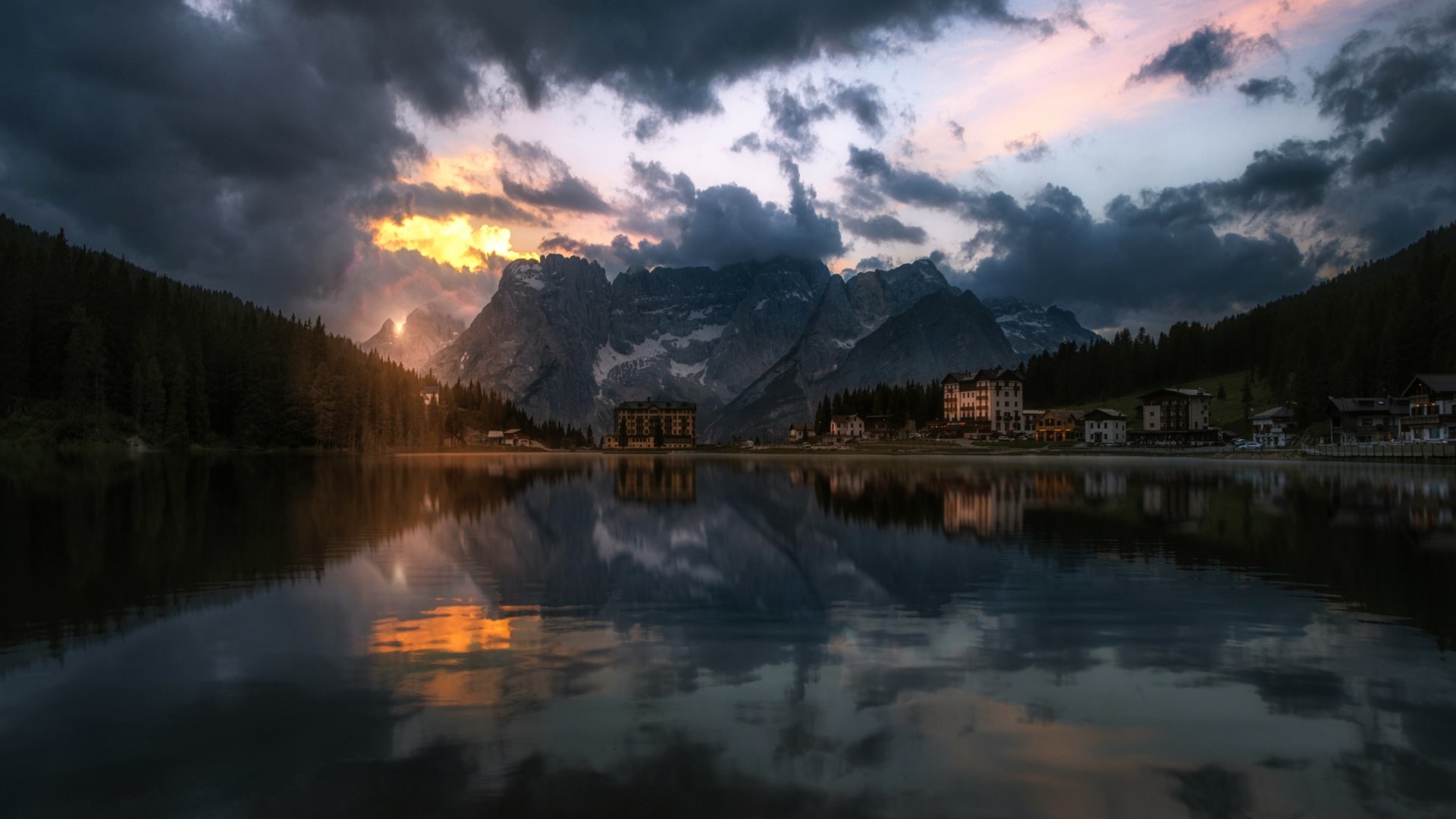 Lake with Mountains and Buildings at Sunset HD Wallpaper