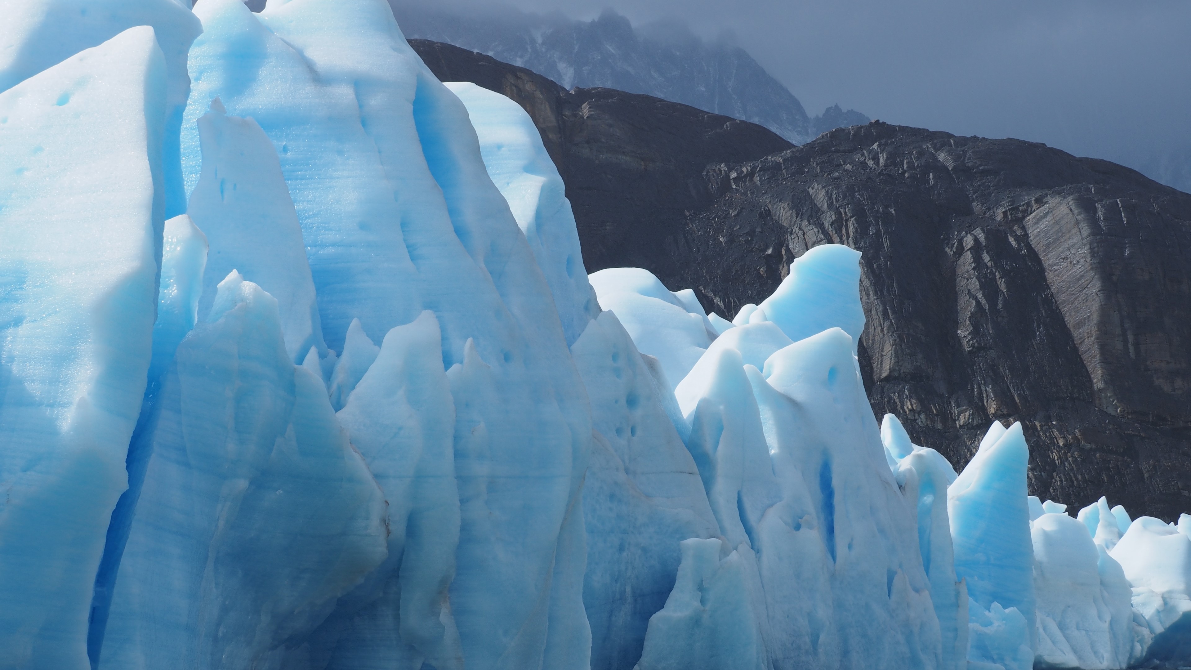 4K Ice Formations and Mountains HD Wallpaper