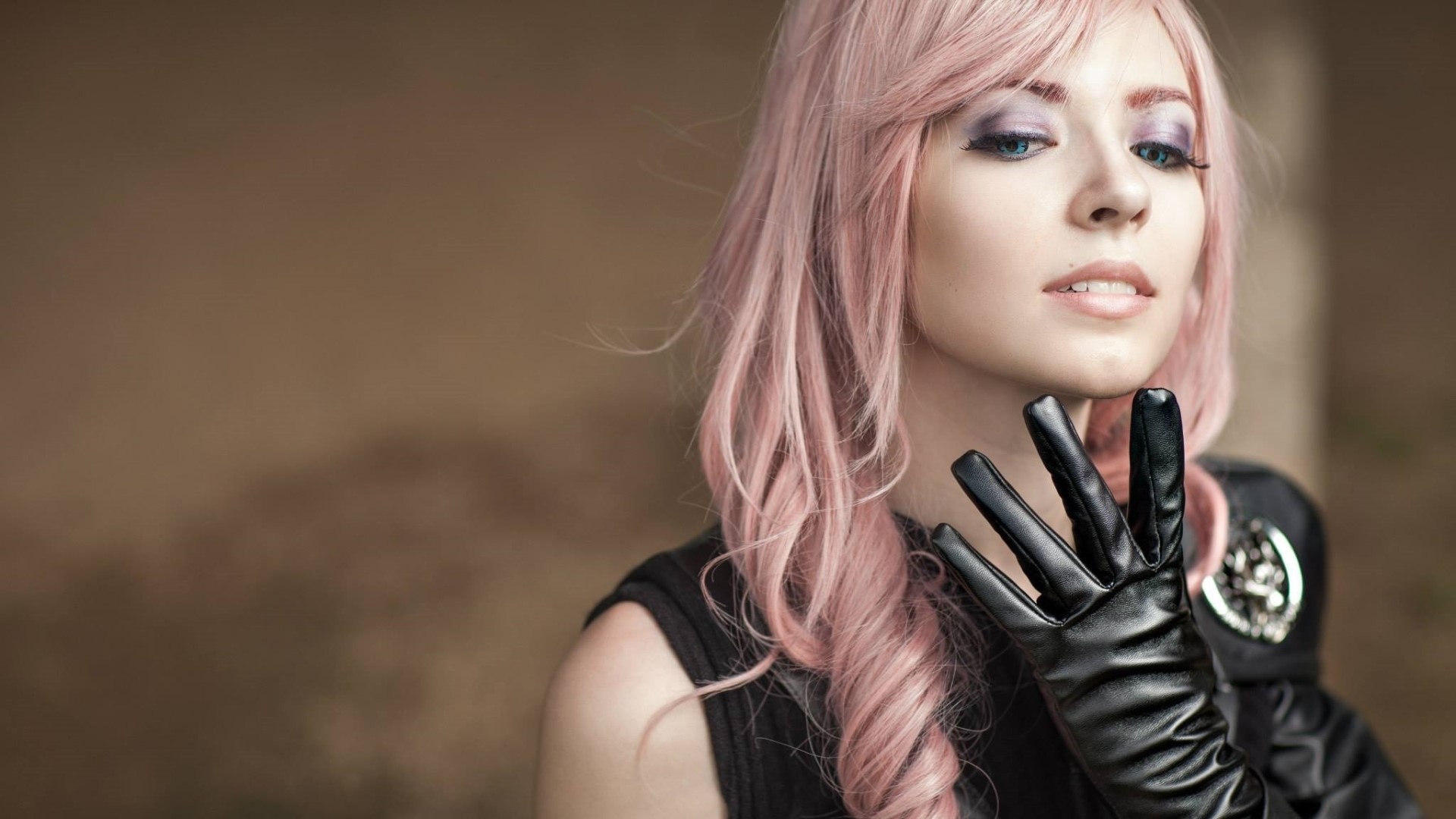 Lightning from Final Fantasy Cosplay HD Wallpaper