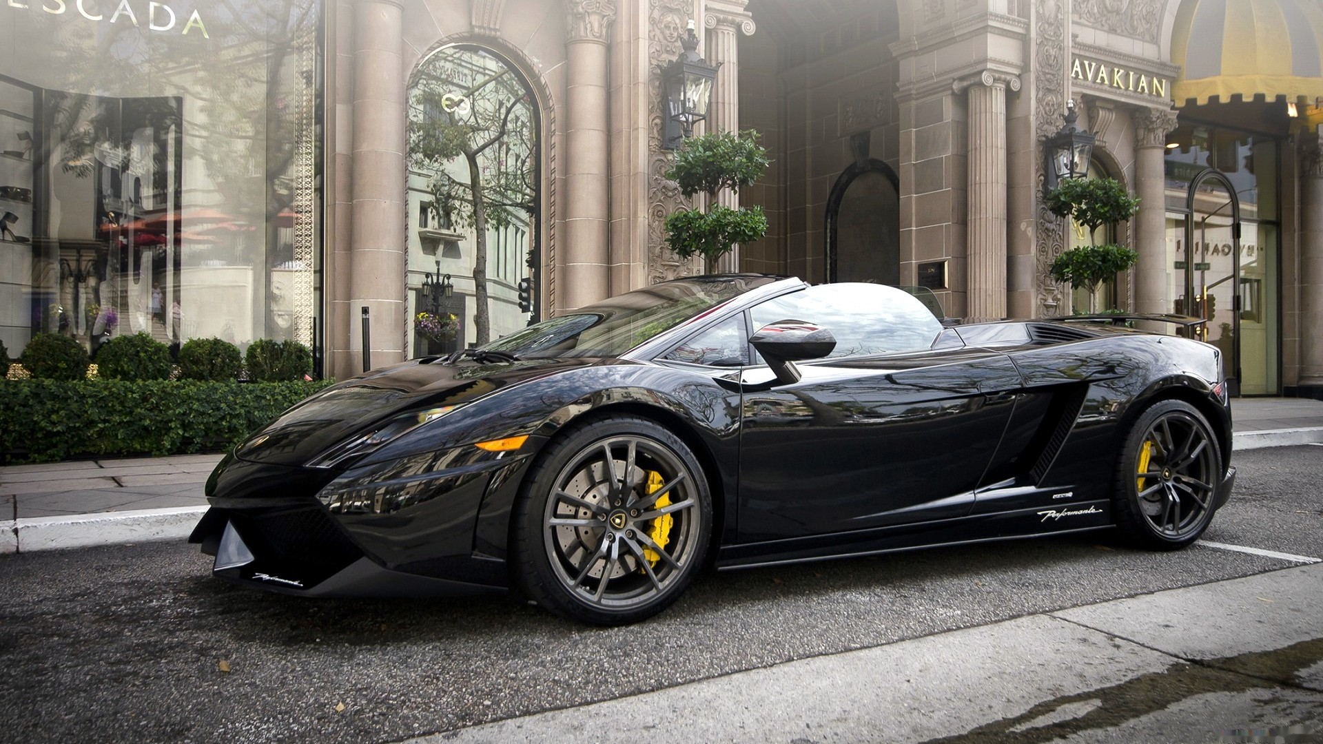 Black Lamborghini Gallardo Spyder in front of Avakian store HD Wallpaper