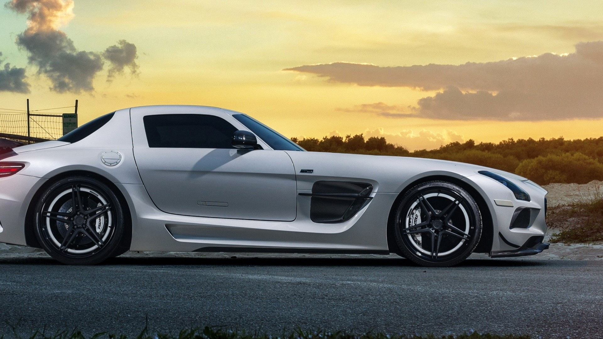 Mercedes-Benz SLS AMG Coupe HD Wallpaper