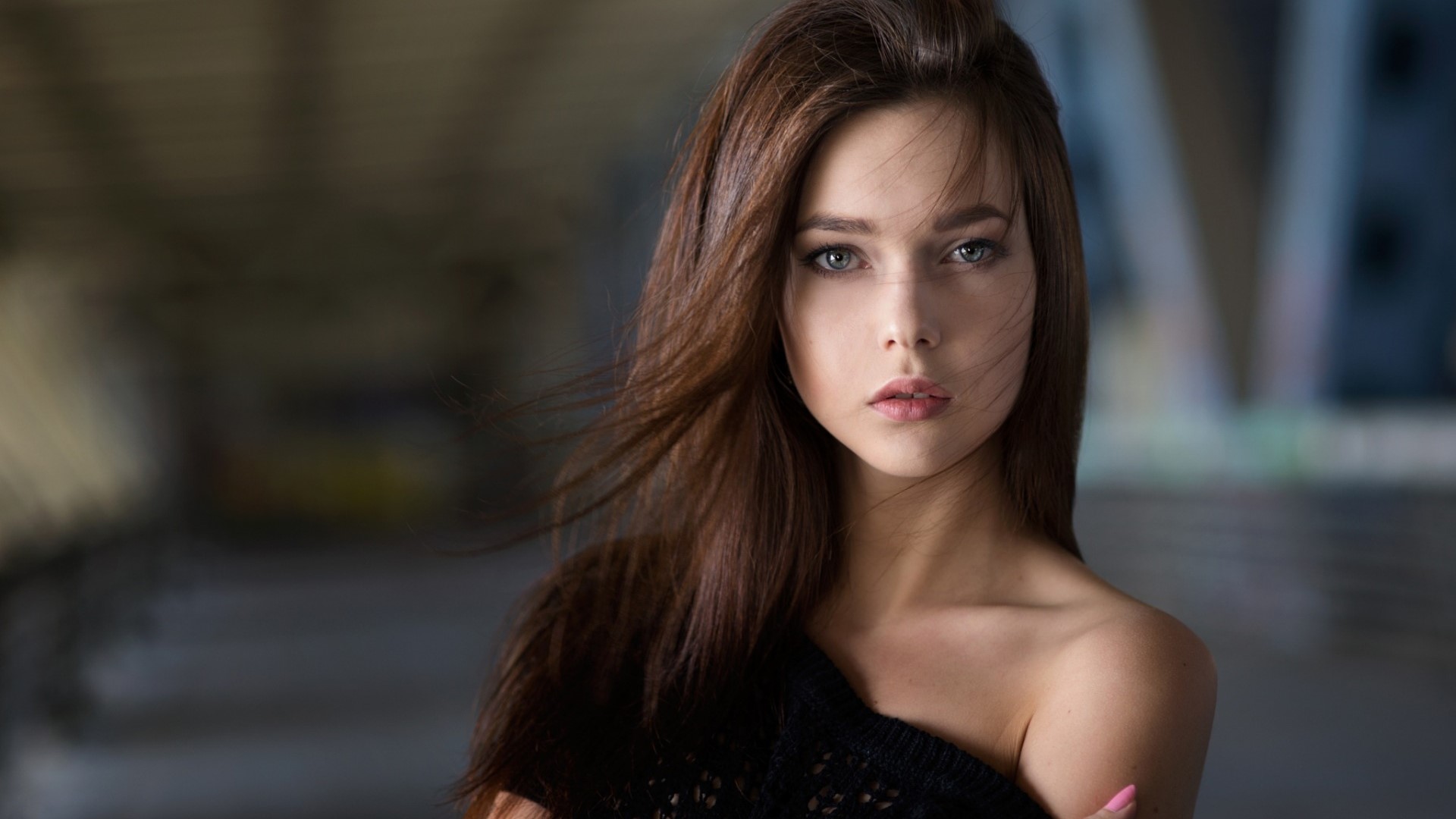 Beautiful young woman with brown hair HD Wallpaper