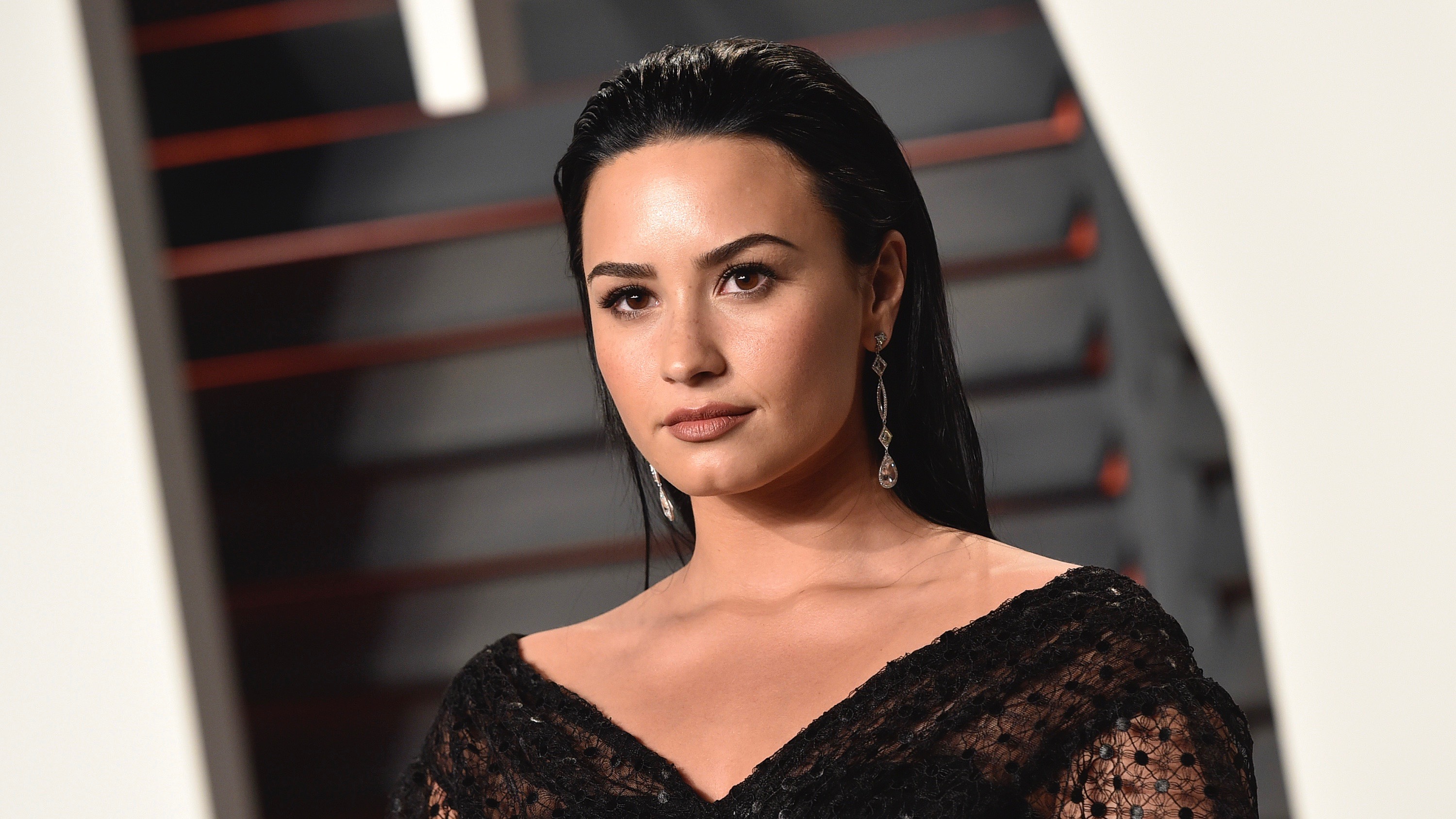 Demi Lovato at Vanity Fair Oscar Party 2017 HD Wallpaper