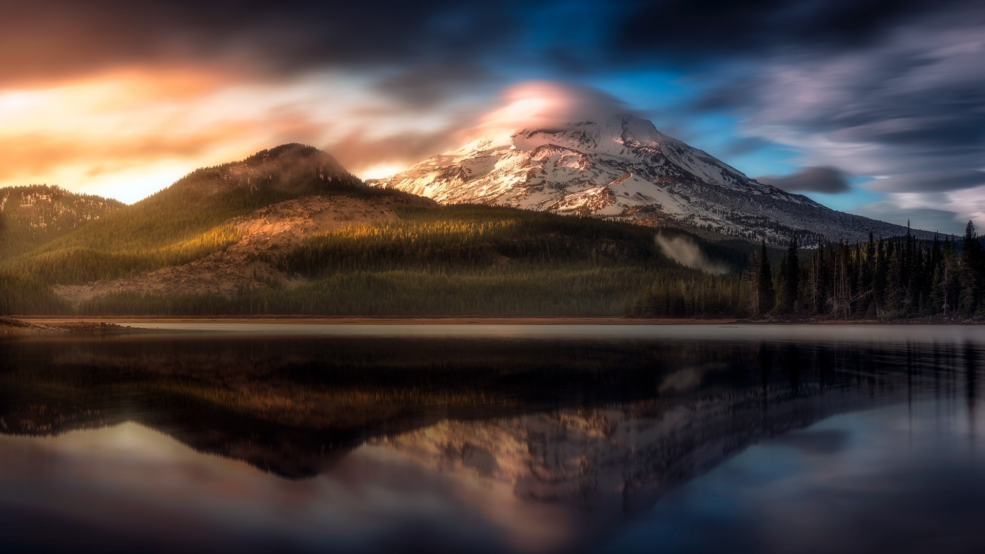 Mount Hood reflected in a lake at sunset HD Wallpaper
