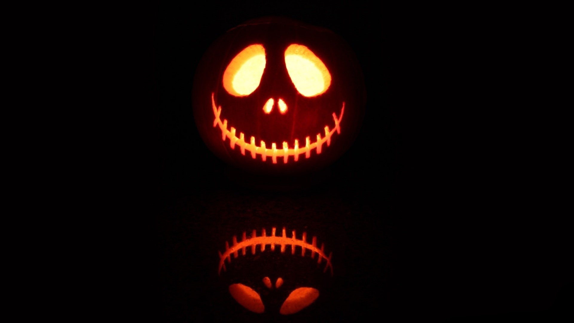 Jack O Lantern with Reflection HD Wallpaper