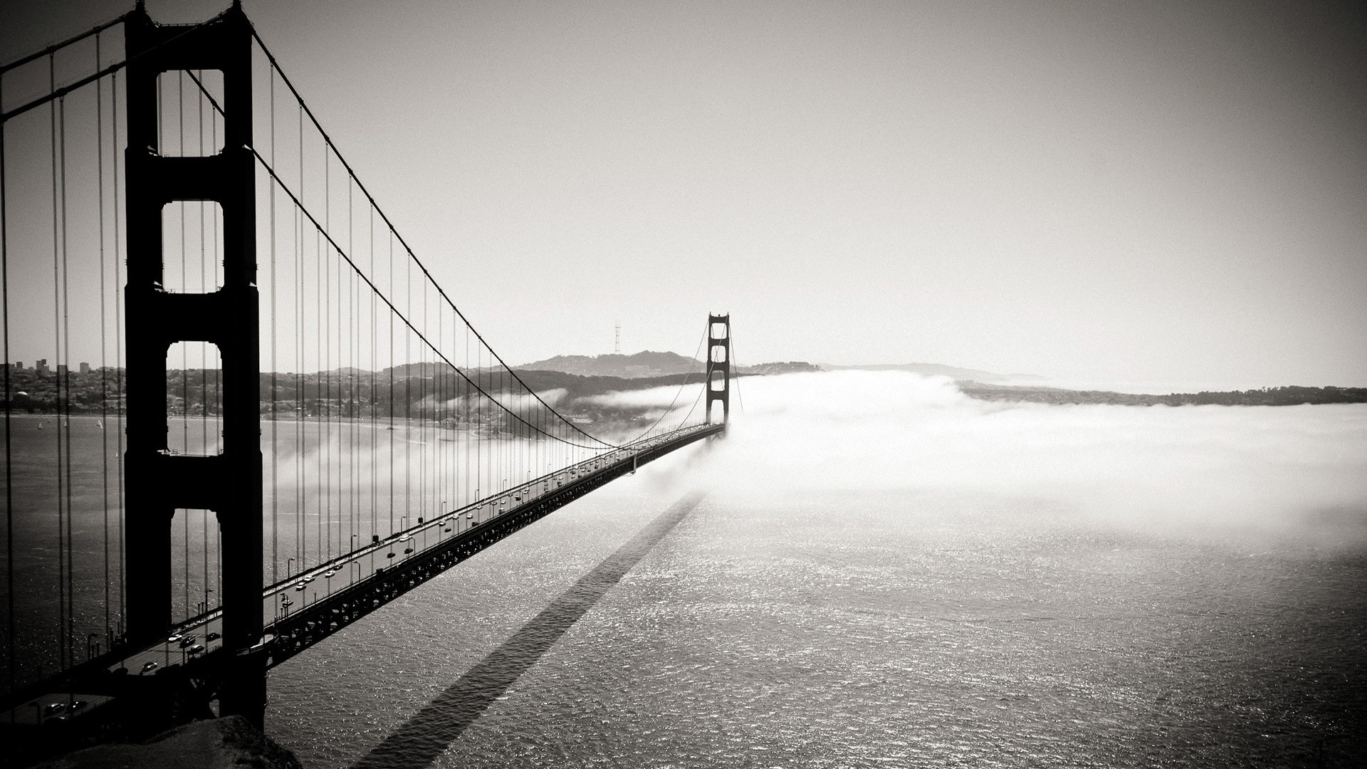 Golden Gate Bridge in Fog HD Wallpaper