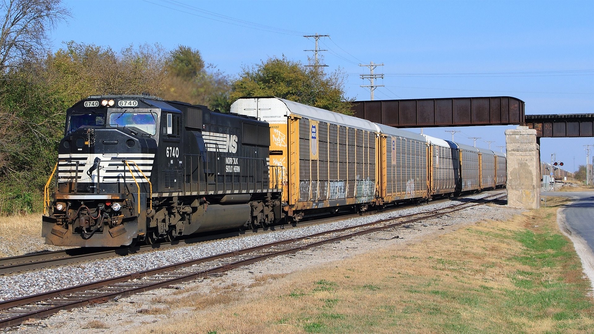 Norfolk Southern train 6740 near Curran, Illinois HD Wallpaper
