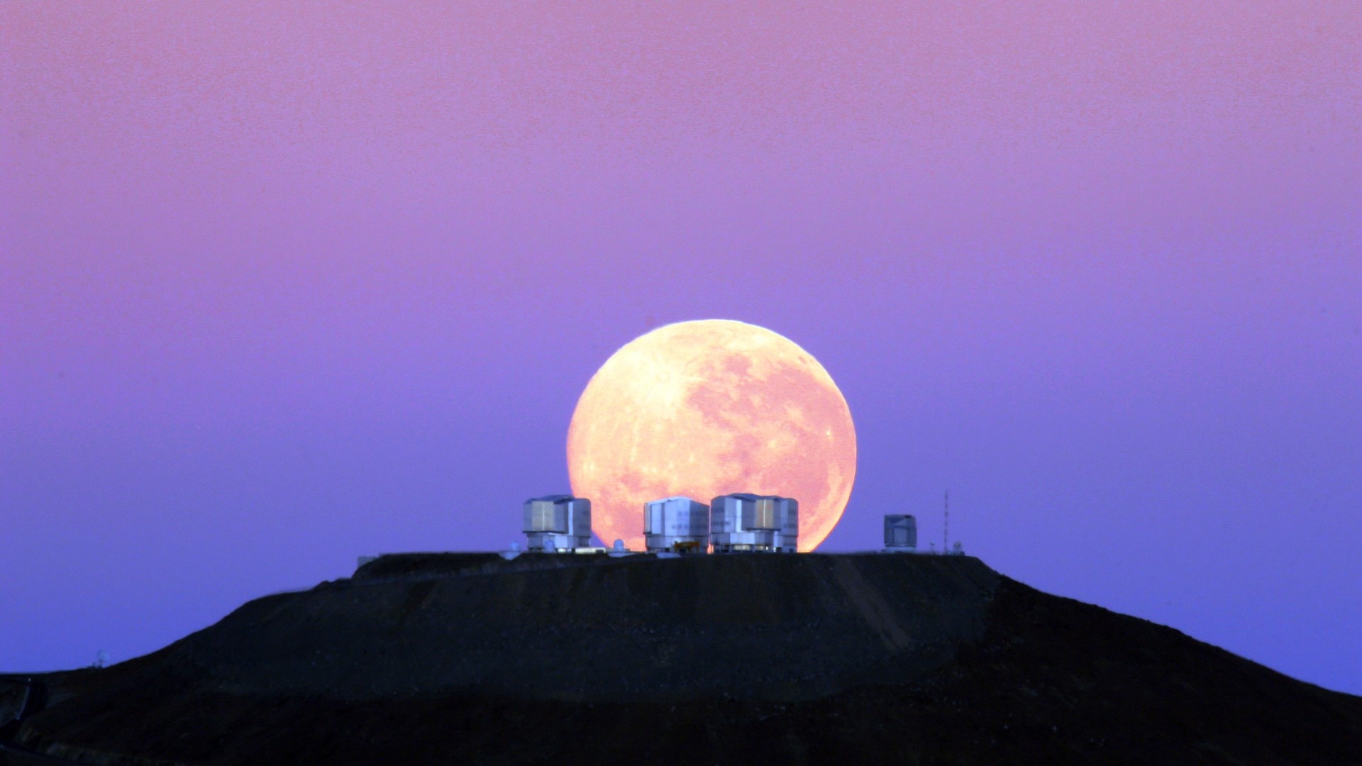 Moon over Cerro Paranal observatories HD Wallpaper